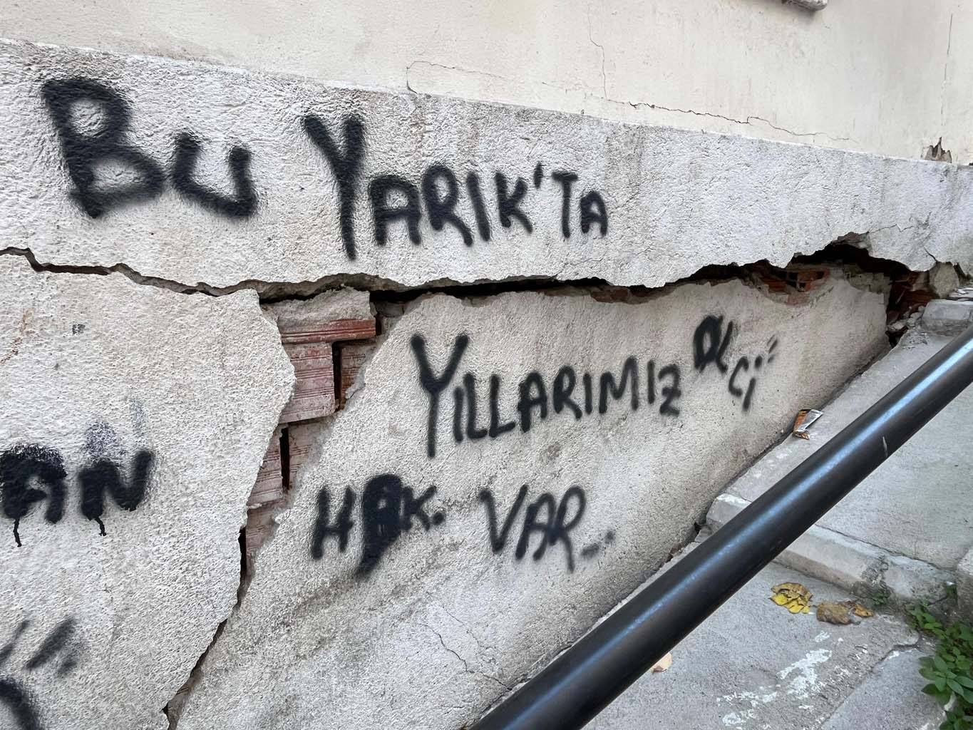Çatlakların Gölgesinde Bir Yaşam.. Yardım Bekliyorlar (2)