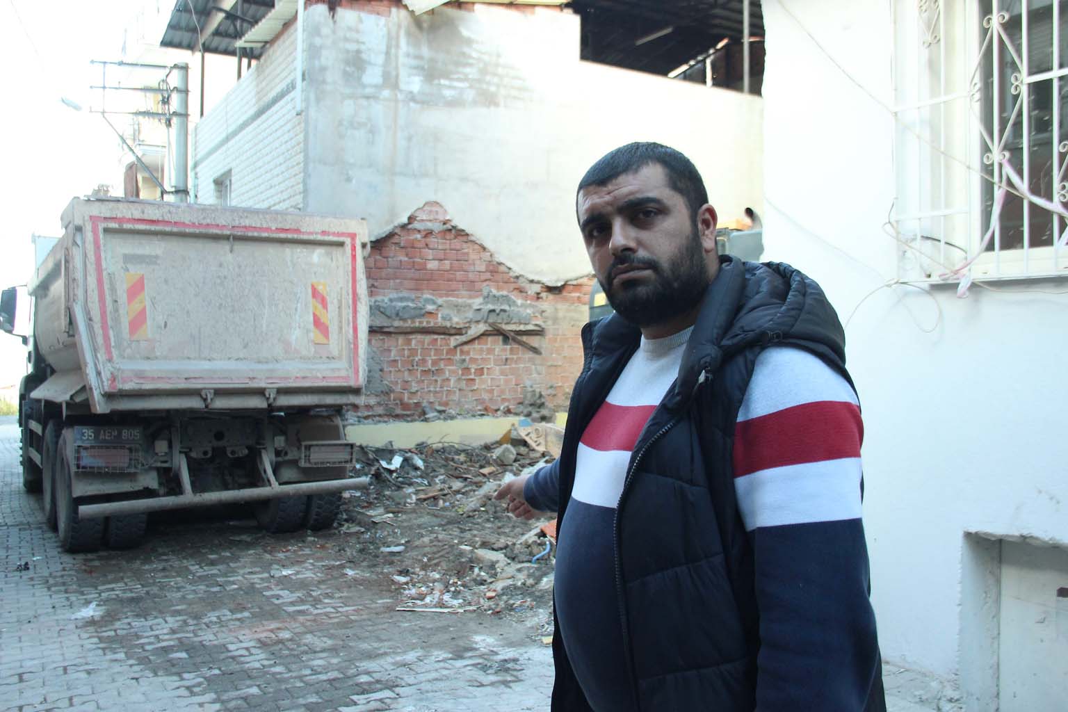 Çatlakların Gölgesinde Bir Yaşam.. Yardım Bekliyorlar (3)