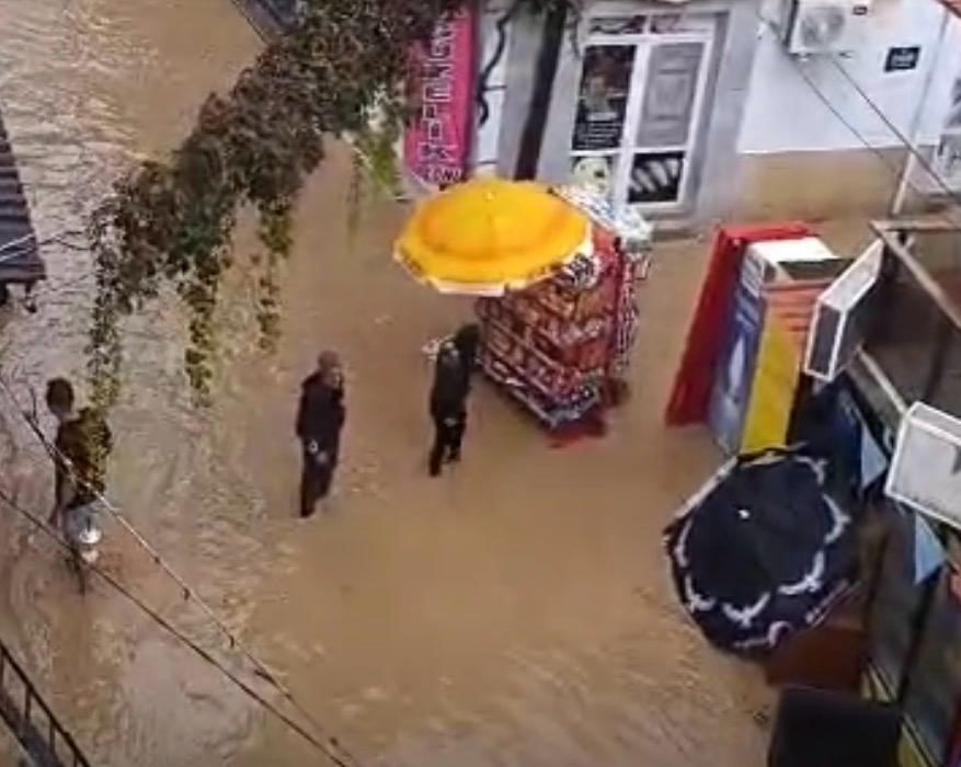 Denizin Rengi Değişti (7)