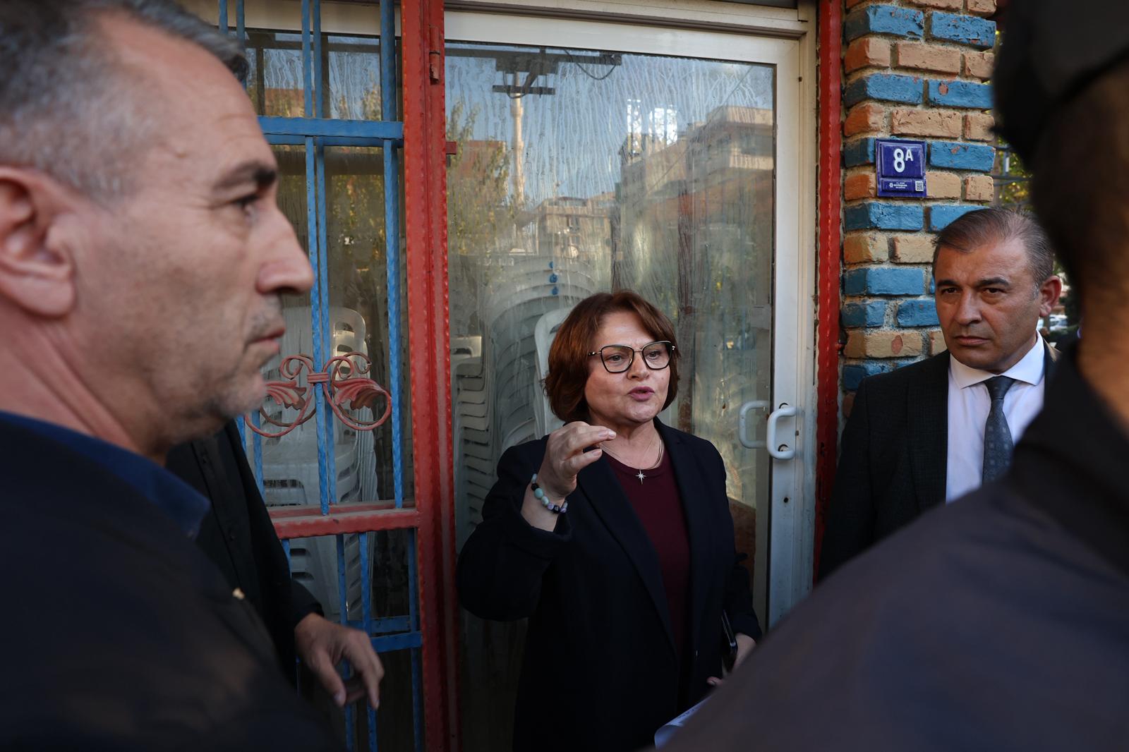 Didim’de Tahliye Gerginliği.. Büyükşehir’in Polis Eşliğinde Tahliye Girişimine Büyük Tepki (2)