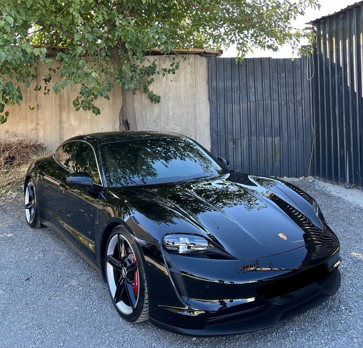 Elektrikli Otomobil Kabusu.. 18 Milyonluk Porsche Alev Aldı, Hem Araba Hem De Içindeki Paralar Küle Döndü (7)