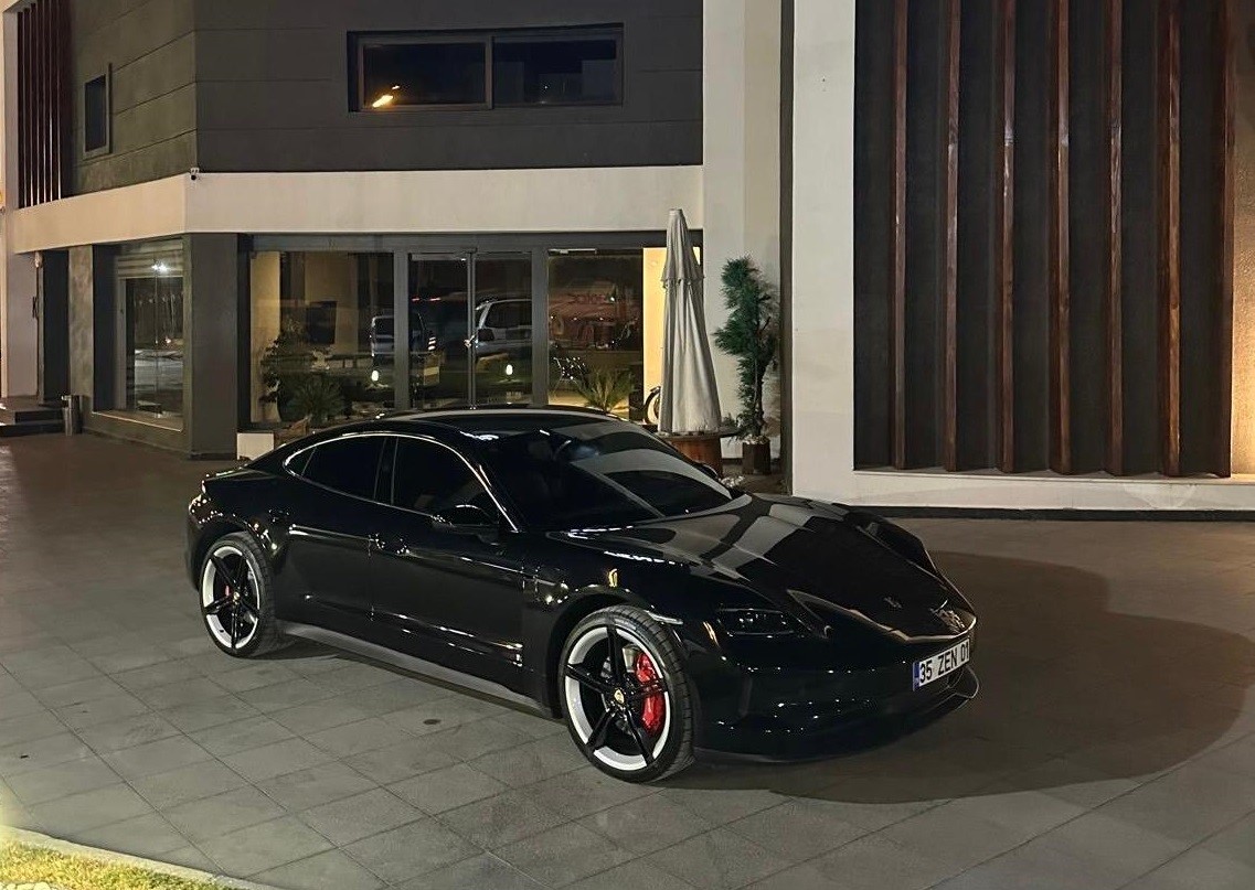 Elektrikli Otomobil Kabusu.. 18 Milyonluk Porsche Alev Aldı, Hem Araba Hem De Içindeki Paralar Küle Döndü (8)