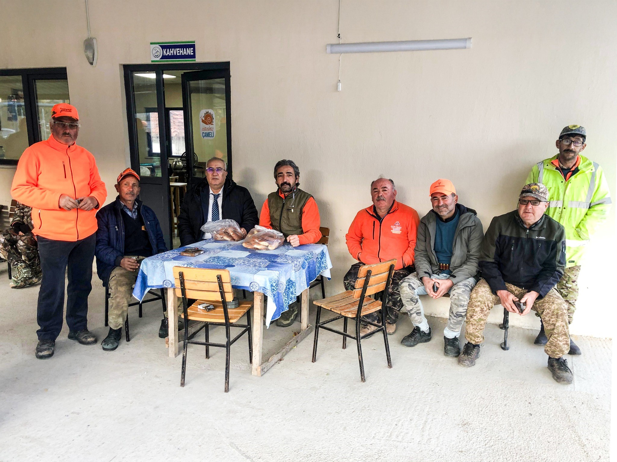 Ellerinde Tüfekle Her Yerde Onu Arıyorlar (4)