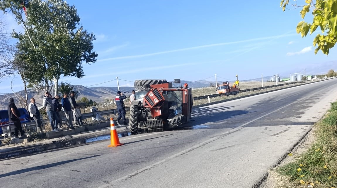 Feci Kazada Traktör Ikiye Bölündü (4)