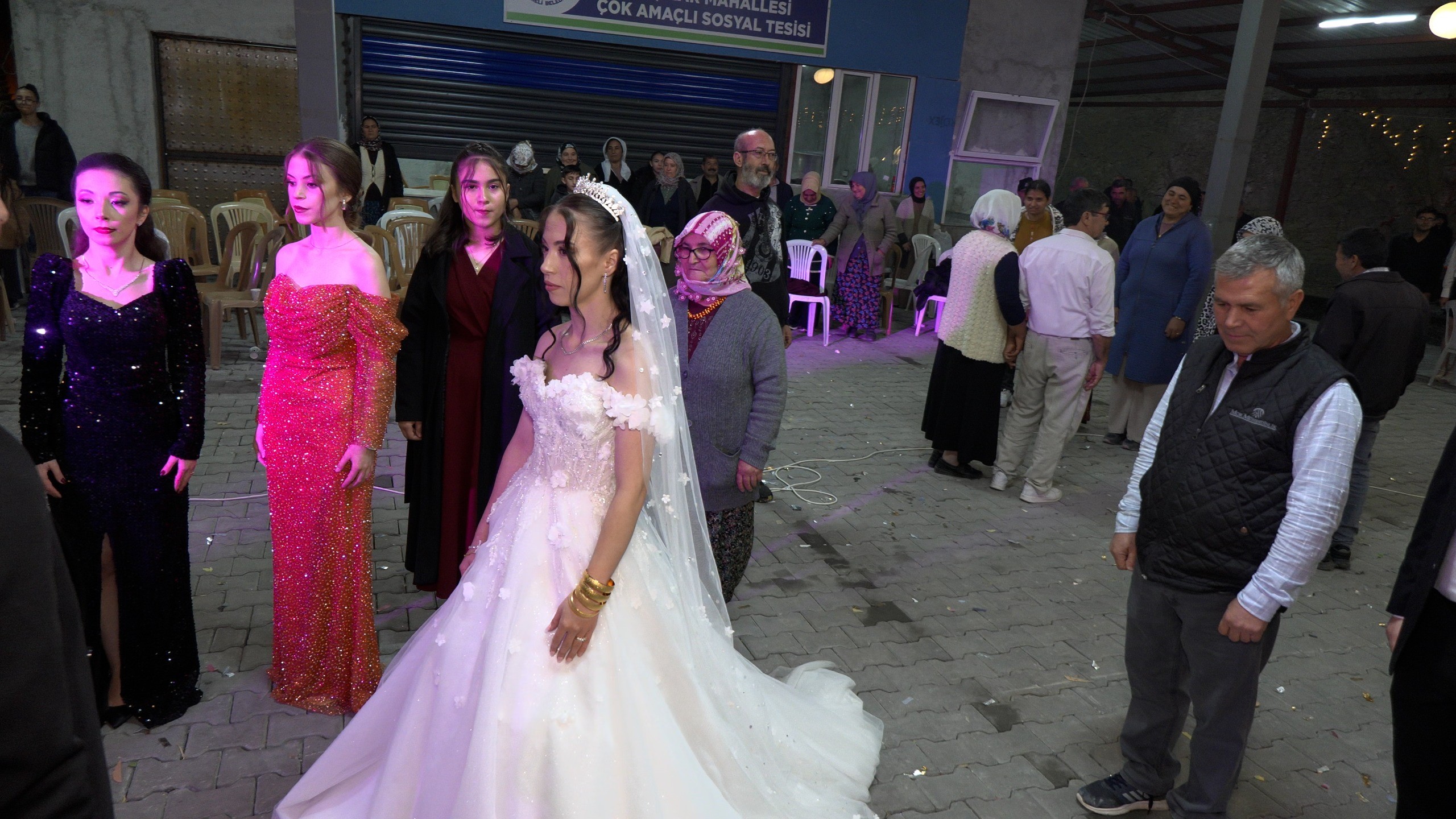 Gelin Damat Düğünü Yarıda Kesip Ata'sını Andı (6)