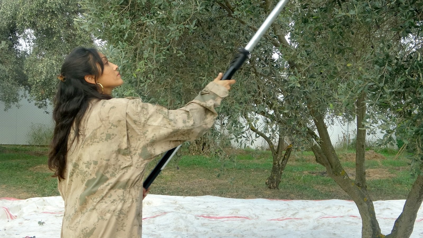 Genç Kadın Çiftçi Huzuru Toprakta Buldu (2)