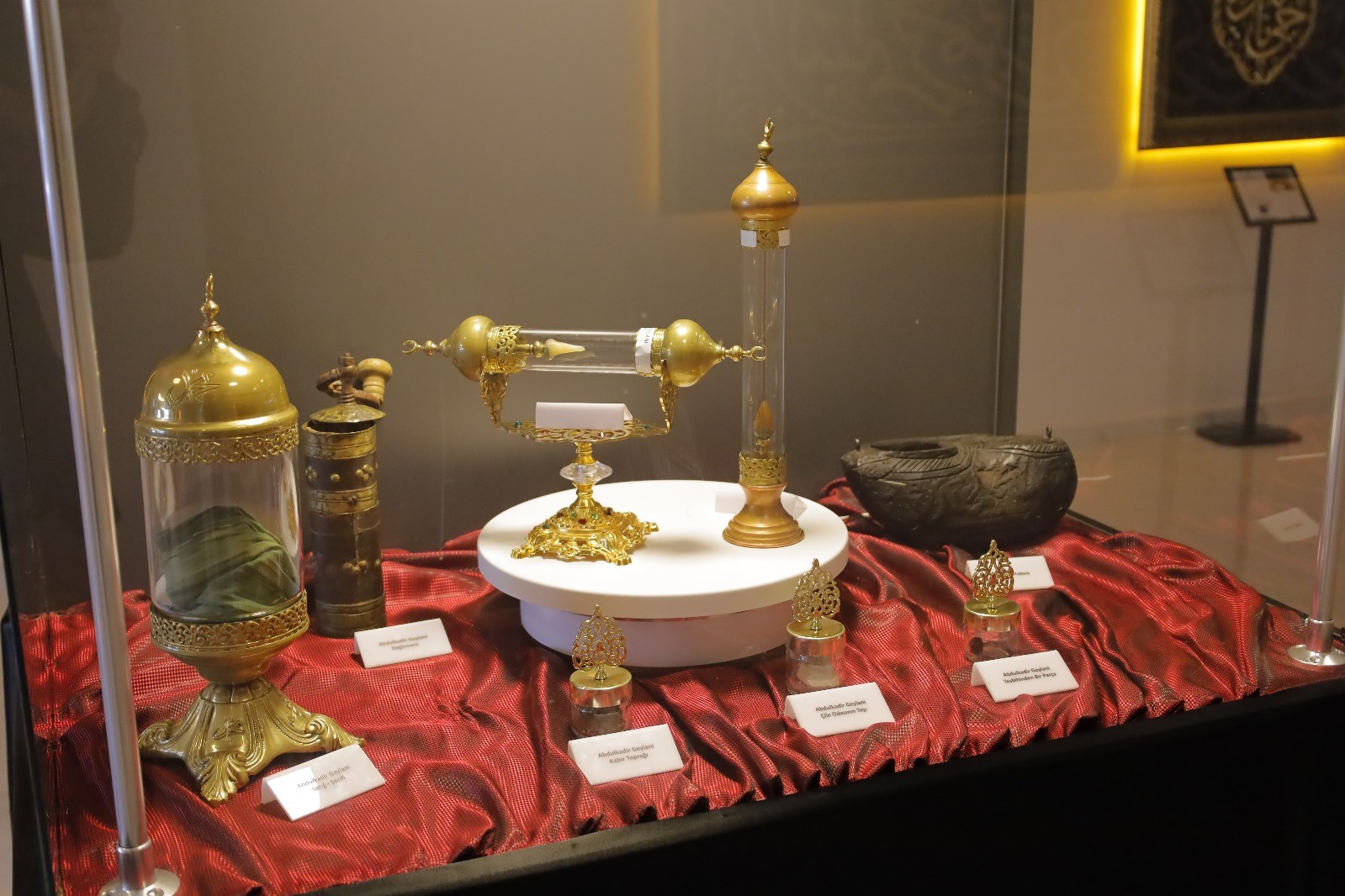 Hz.muhammed’e Ait Sakal I Şerifi Görmek Için Akın Ettiler (1)