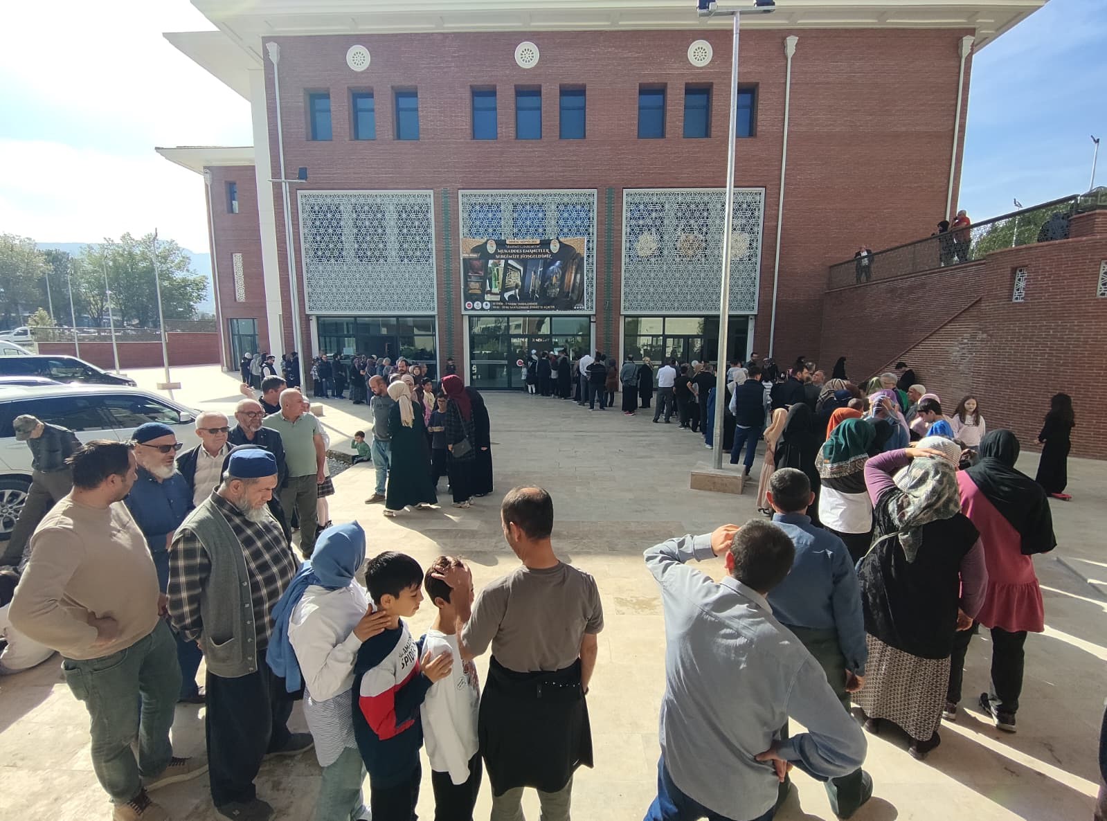 Hz.muhammed’e Ait Sakal I Şerifi Görmek Için Akın Ettiler (2)