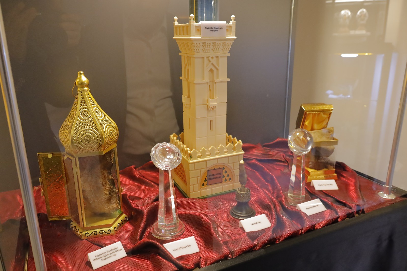 Hz.muhammed’e Ait Sakal I Şerifi Görmek Için Akın Ettiler (4)