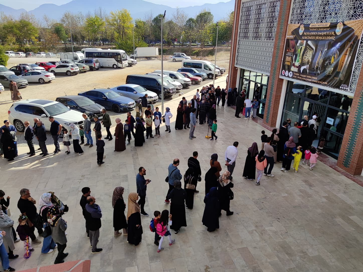 Hz.muhammed’e Ait Sakal I Şerifi Görmek Için Akın Ettiler (5)
