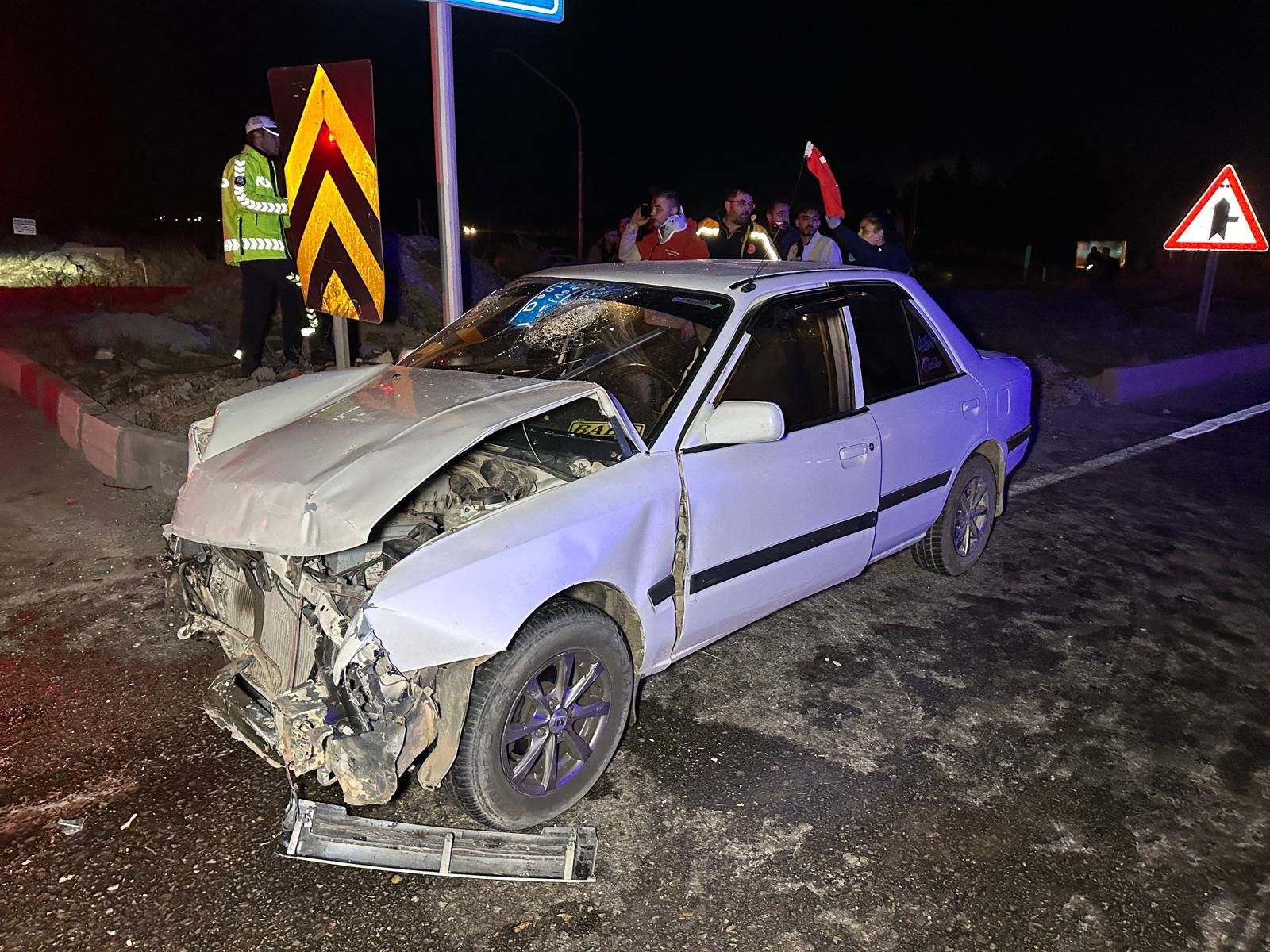 İki Araç Çarpıştı.. 1'I Bebek 10 Yaralı (2)