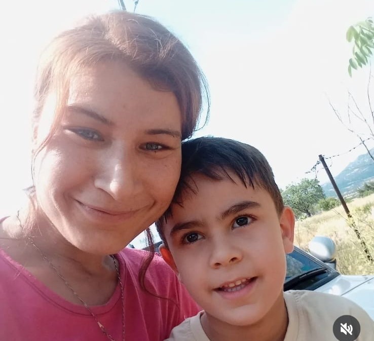 İki Çocuk Annesi Kadın Traktör Kazasında Hayatını Kaybetti (3)