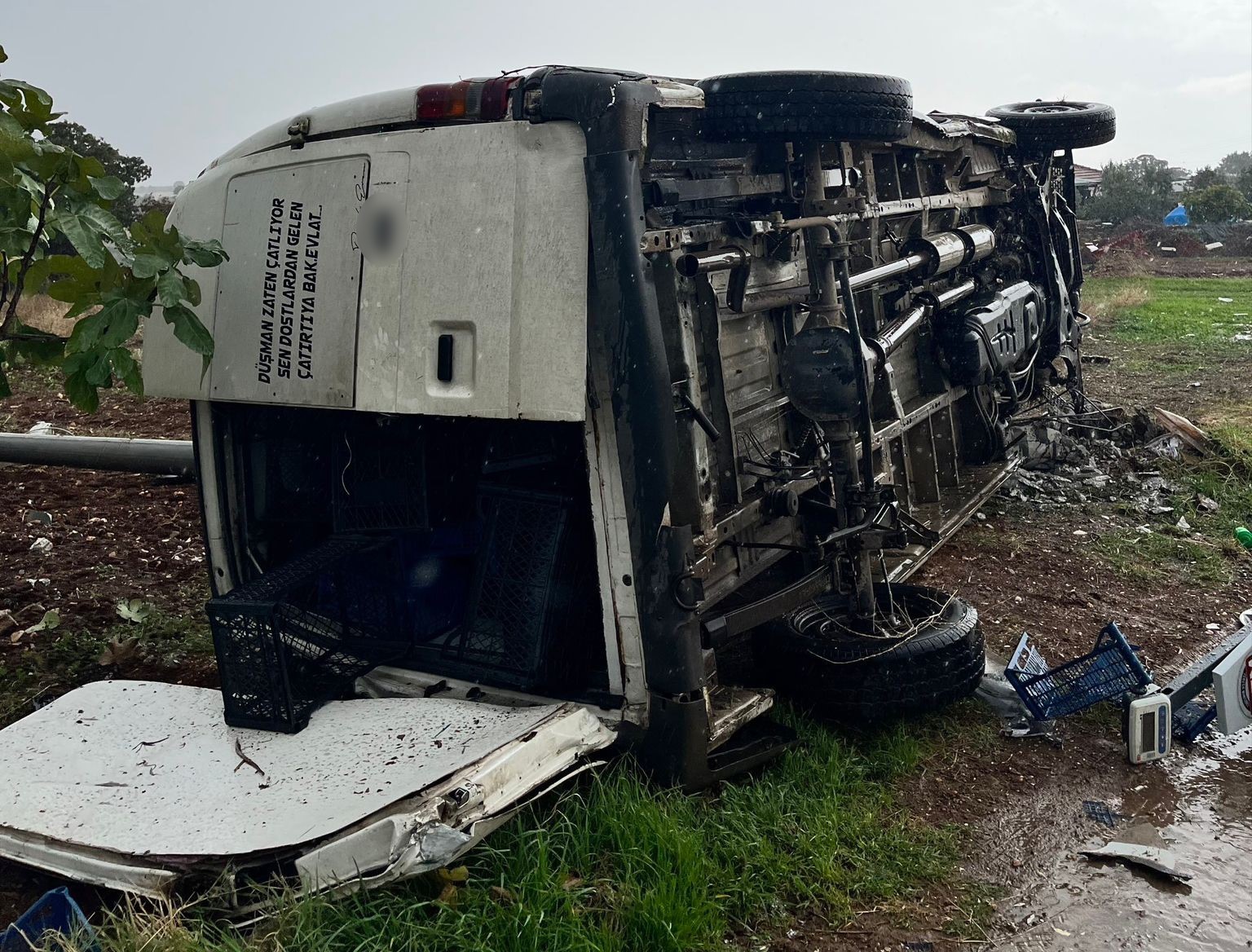 Kamyonet Devrildi, Ölü Ve Yaralı Var (2)