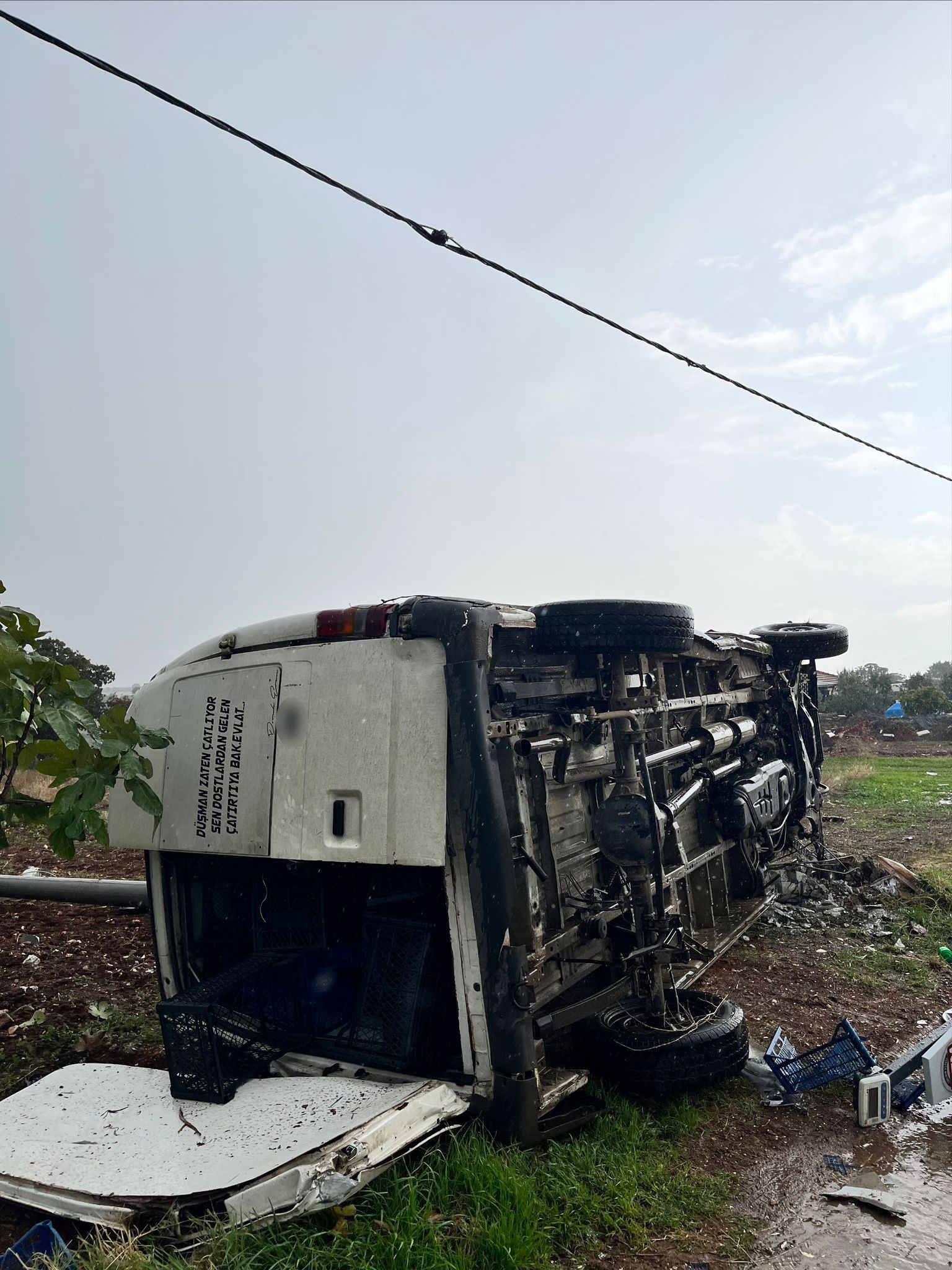 Kamyonet Devrildi, Ölü Ve Yaralı Var (4)