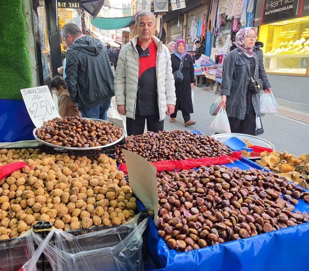 Kış Aylarının Gözdesi Kestane Tezgaha Çıktı, Fiyatı Belli Oldu (1)