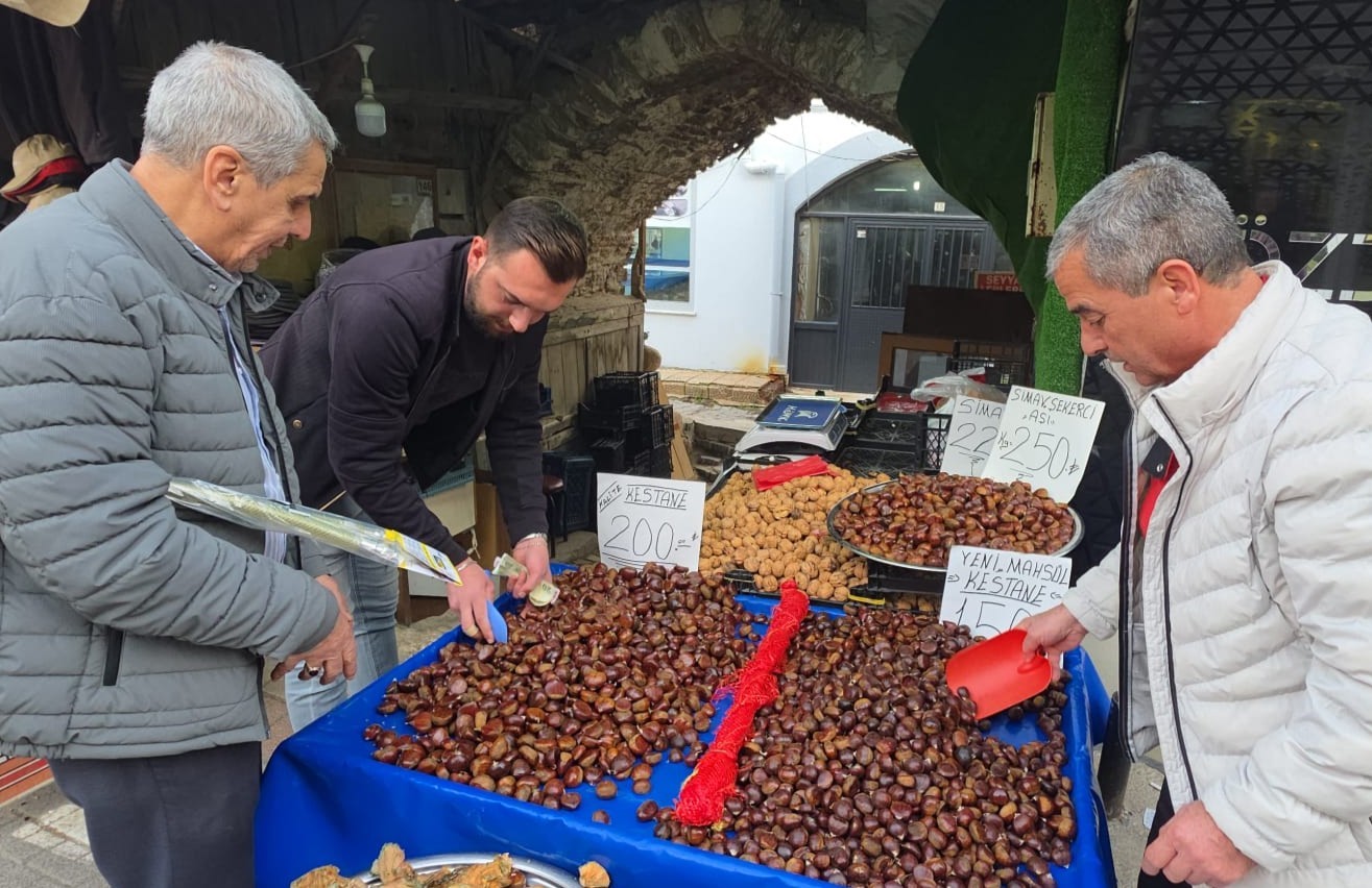 Kış Aylarının Gözdesi Kestane Tezgaha Çıktı, Fiyatı Belli Oldu (5)
