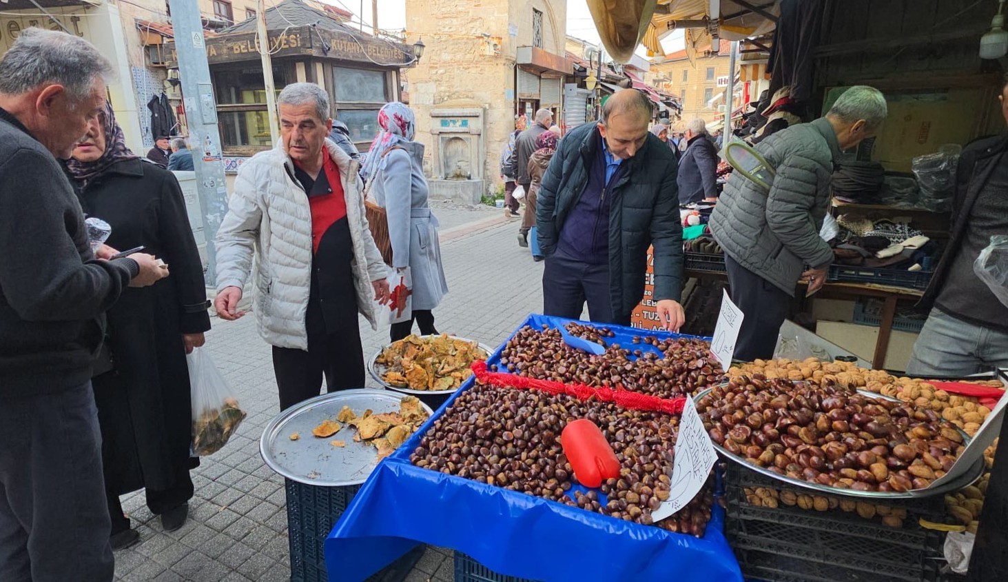 Kış Aylarının Gözdesi Kestane Tezgaha Çıktı, Fiyatı Belli Oldu (6)