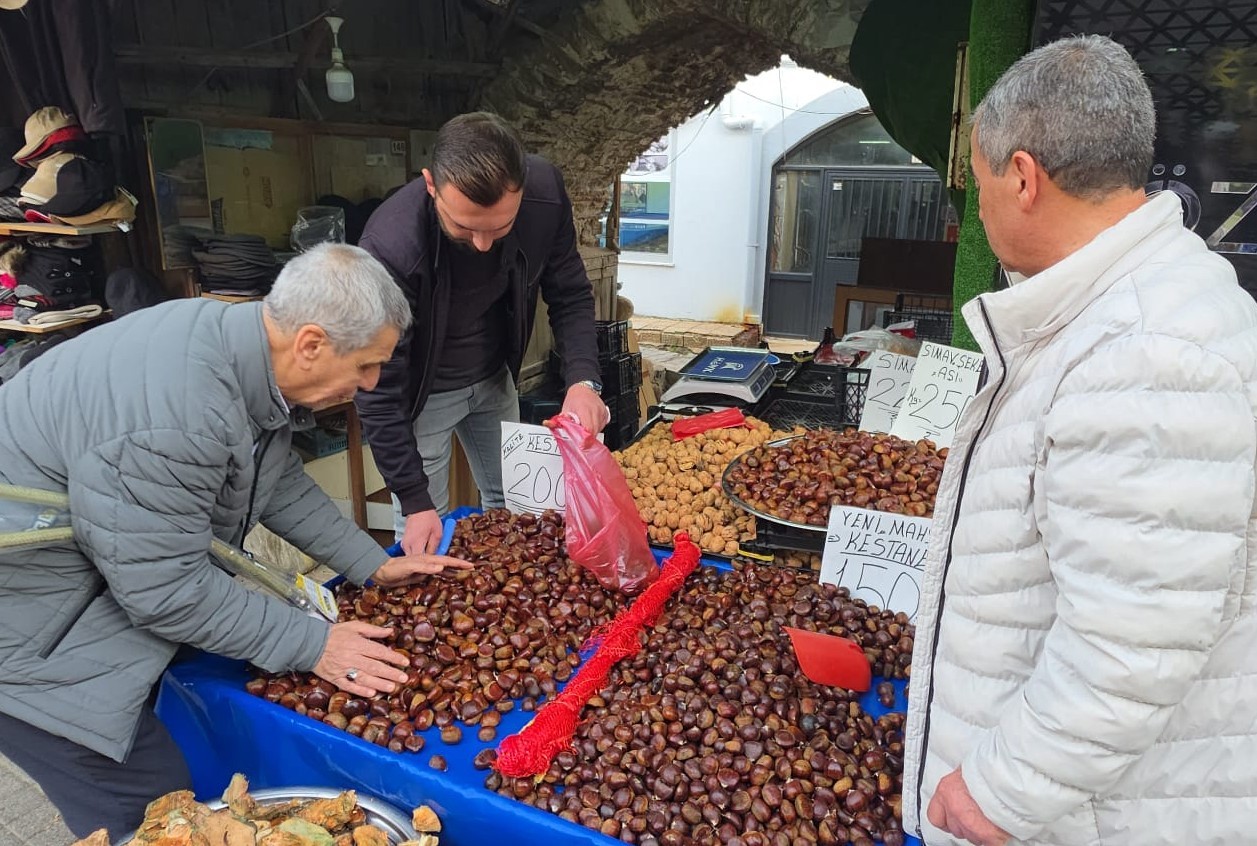 Kış Aylarının Gözdesi Kestane Tezgaha Çıktı, Fiyatı Belli Oldu (7)