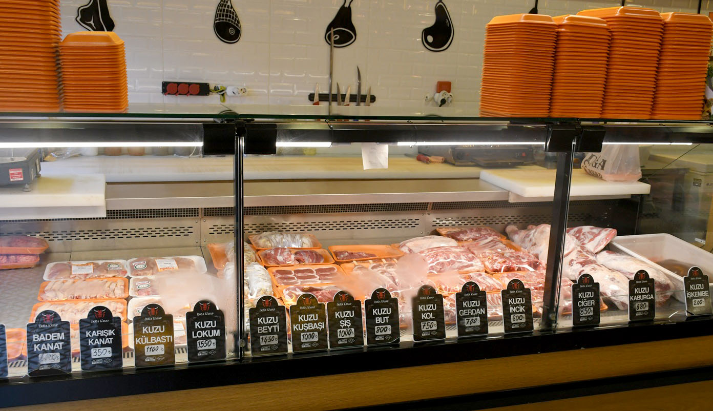 Kuşadası’nda Adalı Kart Ailesi Giderek Büyüyor (2)