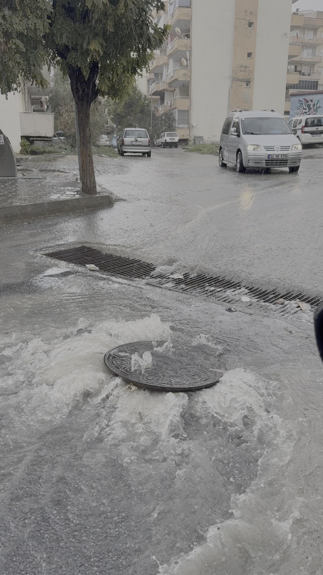 Kuşadası’nda Altyapı Çöktü, Caddeler Göle Döndü (5)