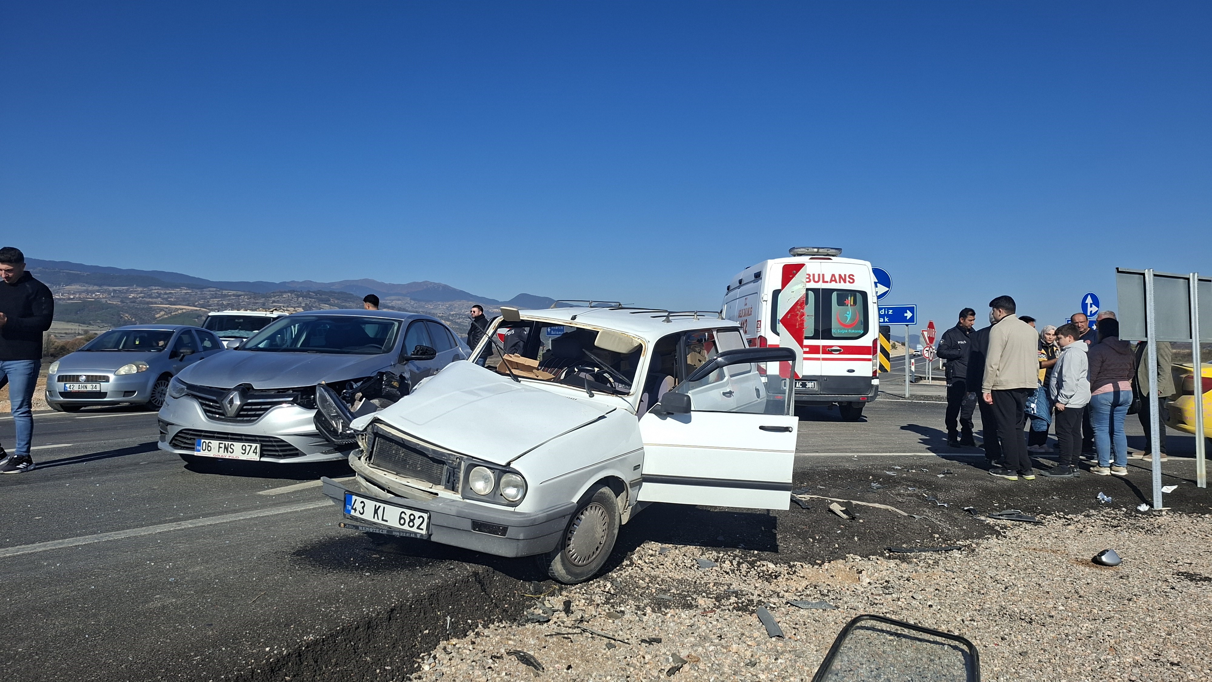 Kütahya'nın Hisarcık Ilçesinde, Iki Otomobilin Çarpışması Sonucu Meydana Gelen Trafik Kazasında 1 Kişi Yaralandı (3)