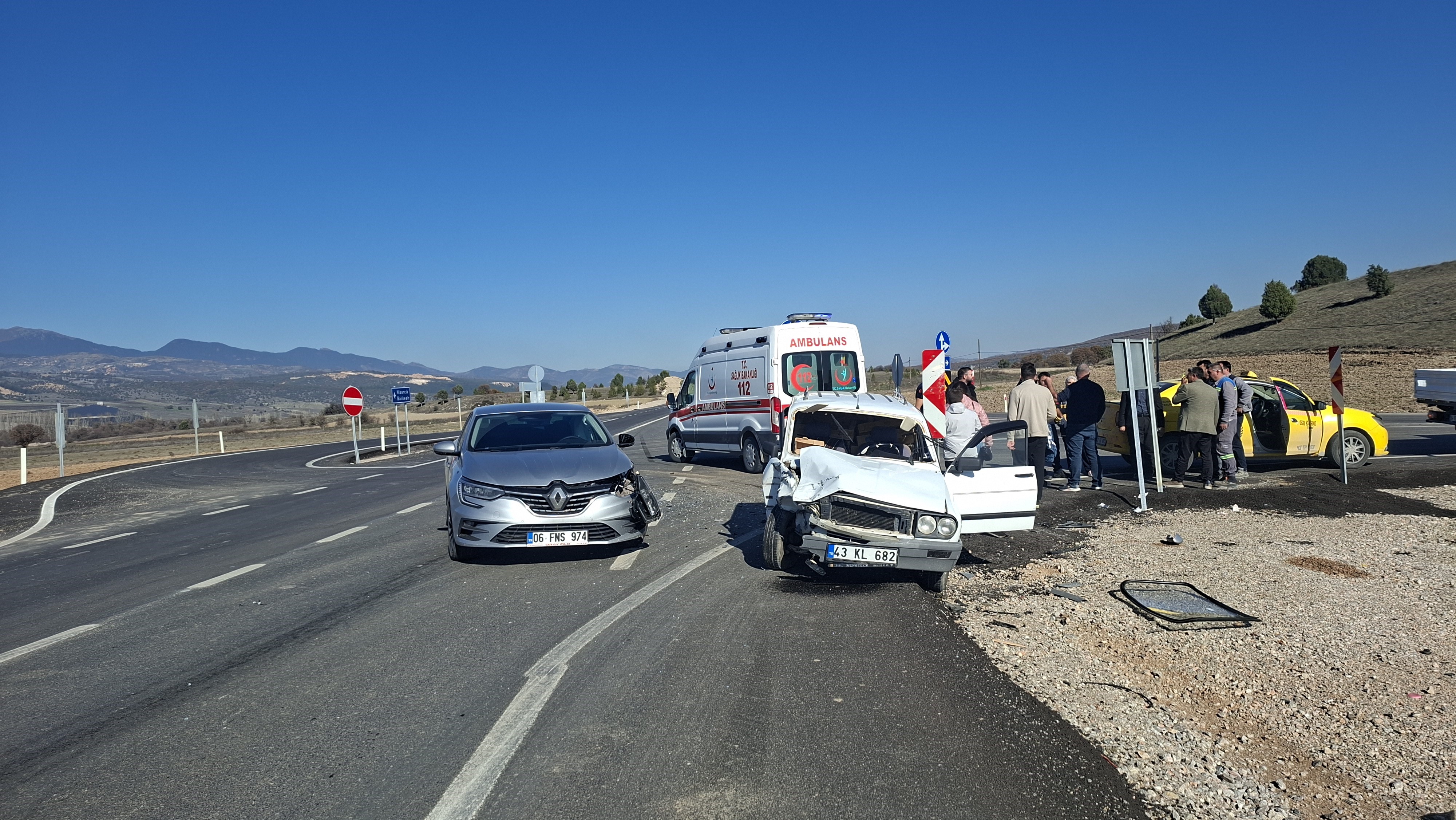 Kütahya'nın Hisarcık Ilçesinde, Iki Otomobilin Çarpışması Sonucu Meydana Gelen Trafik Kazasında 1 Kişi Yaralandı (4)
