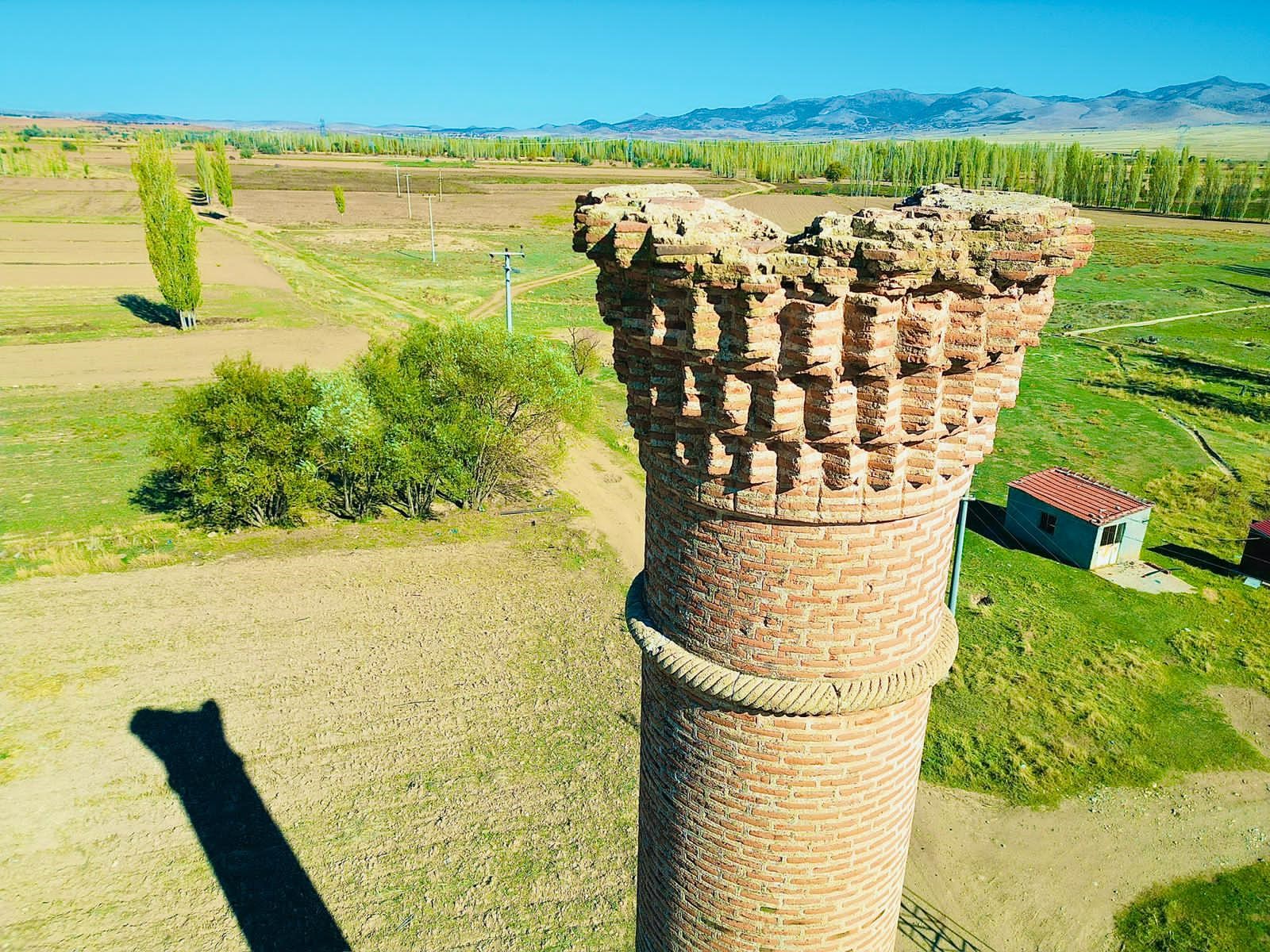 Mescidi 224 Yıl Önce Yandı, Minare Ayakta (2)