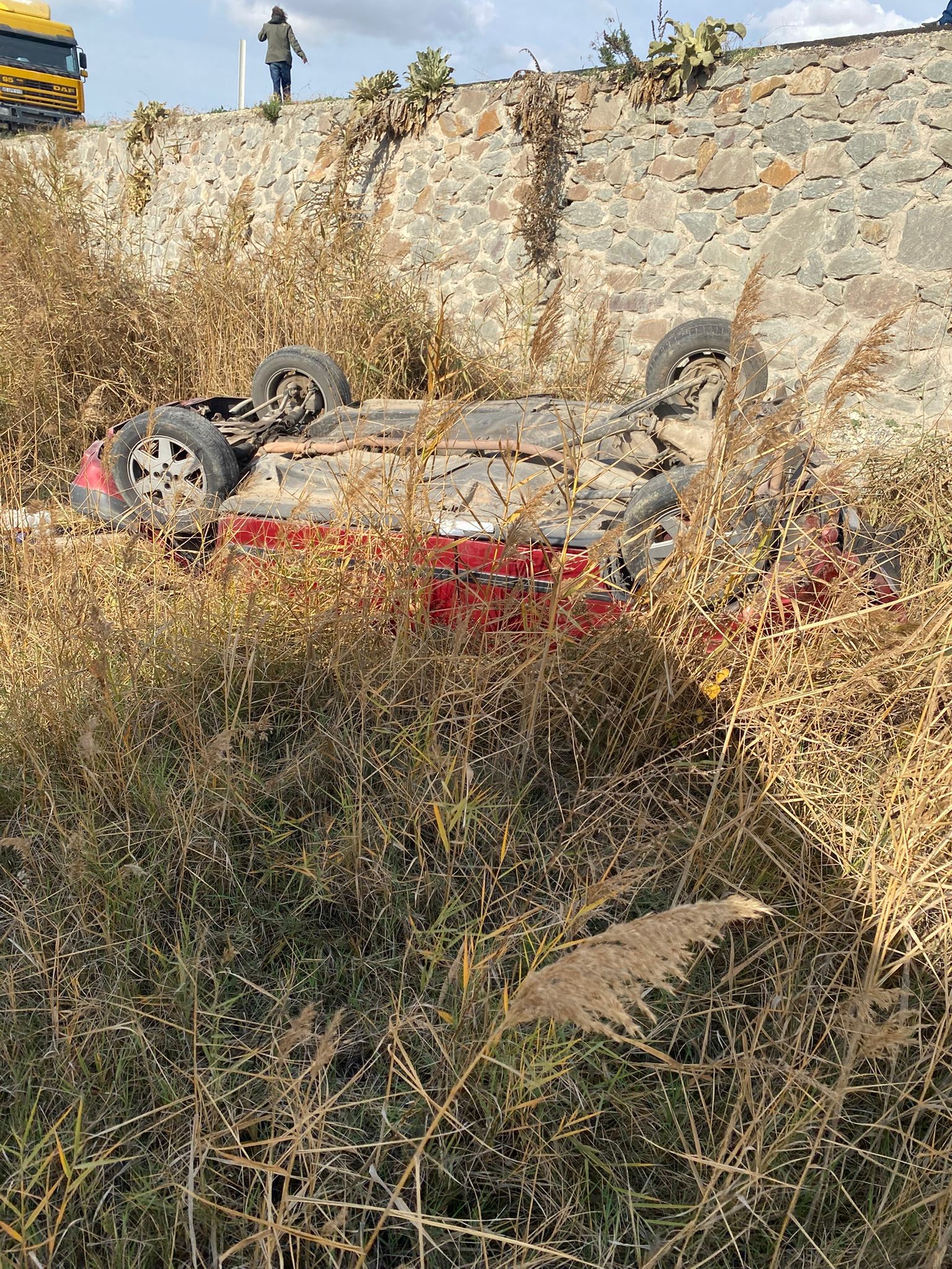 Otomobil Tarlaya Uçtu.. 1’I Bebek 5 Yaralı (4)