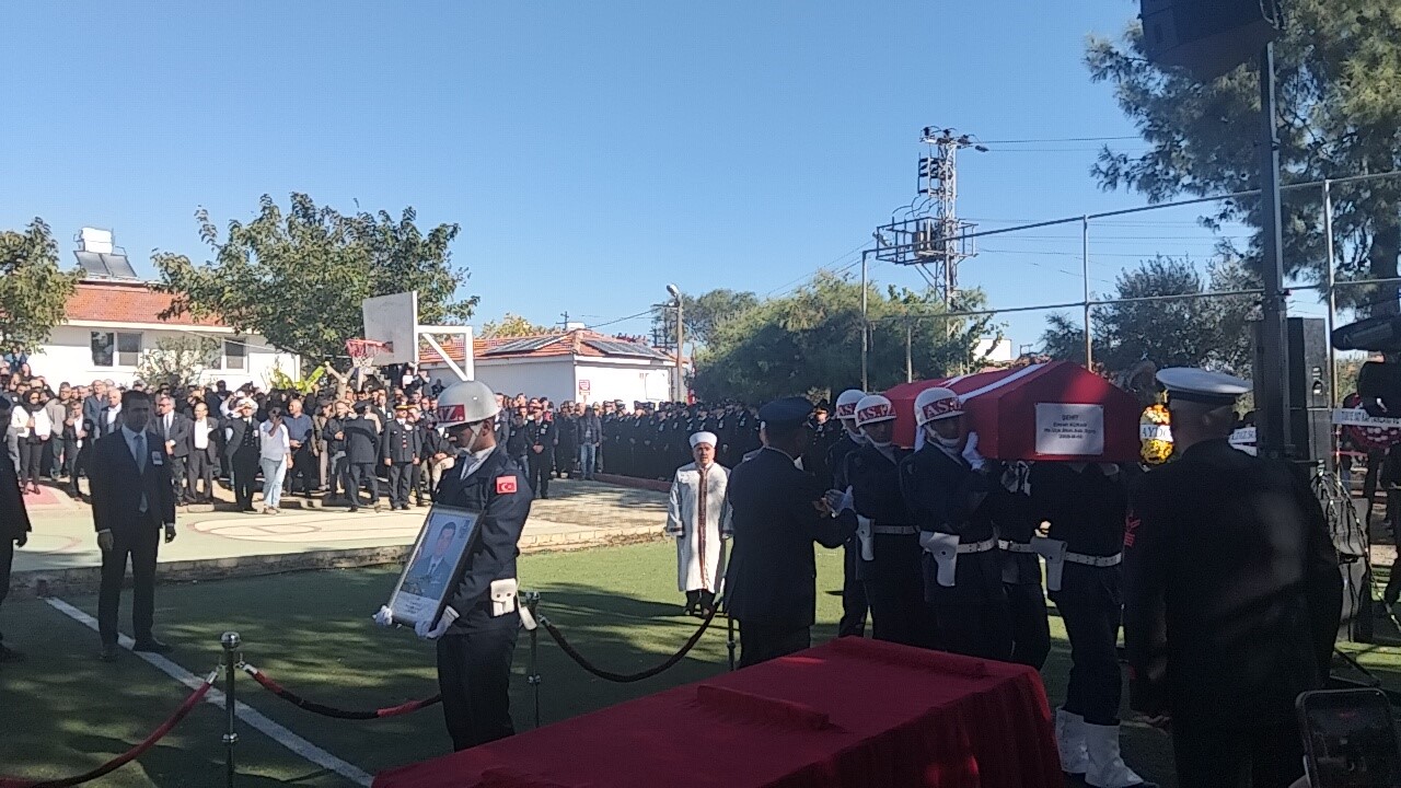 Şehidimizi Binlerce Vatandaş Uğurladı (6)