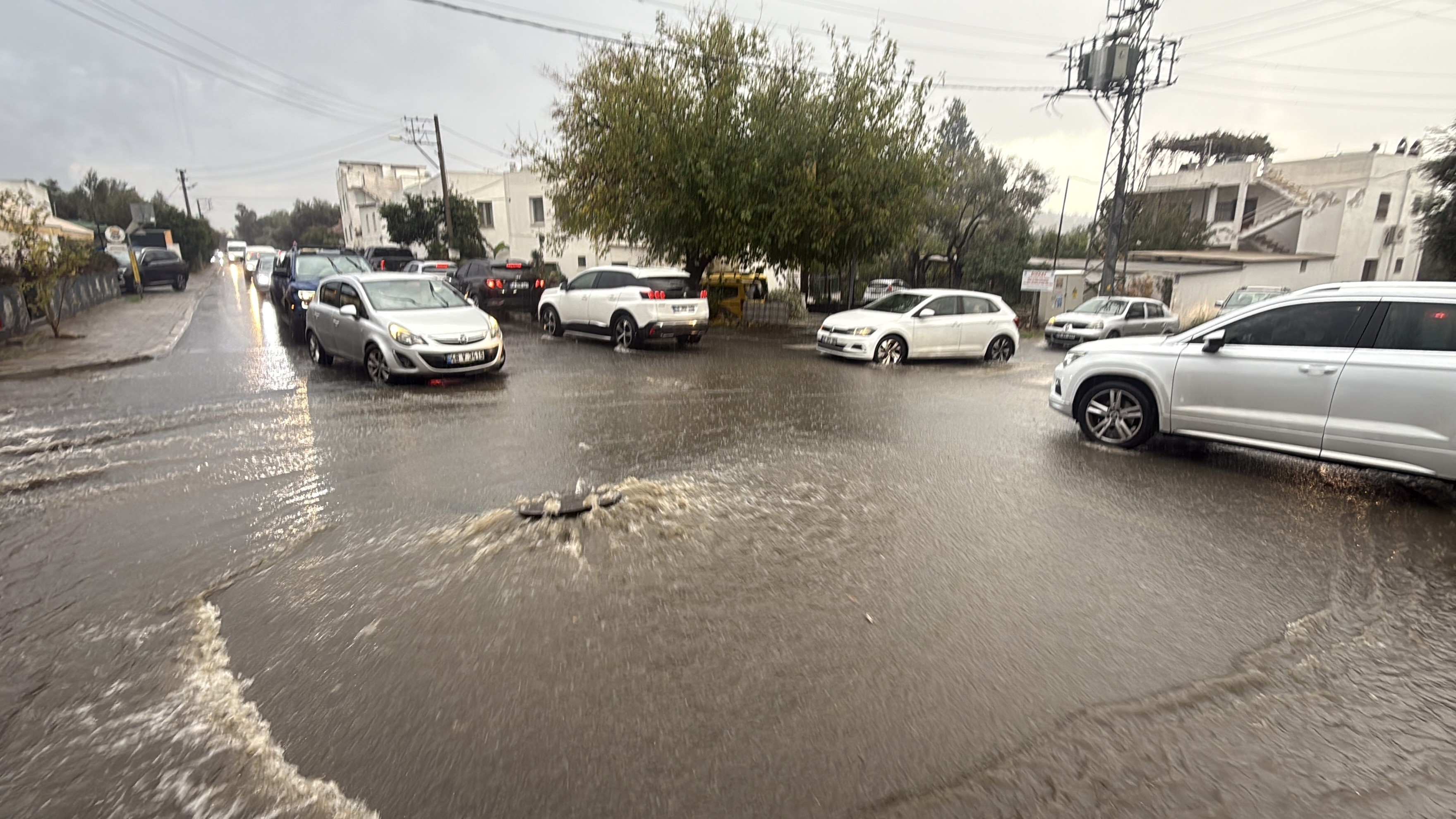 Sokaklar Bir Saatte Göle Döndü (7)