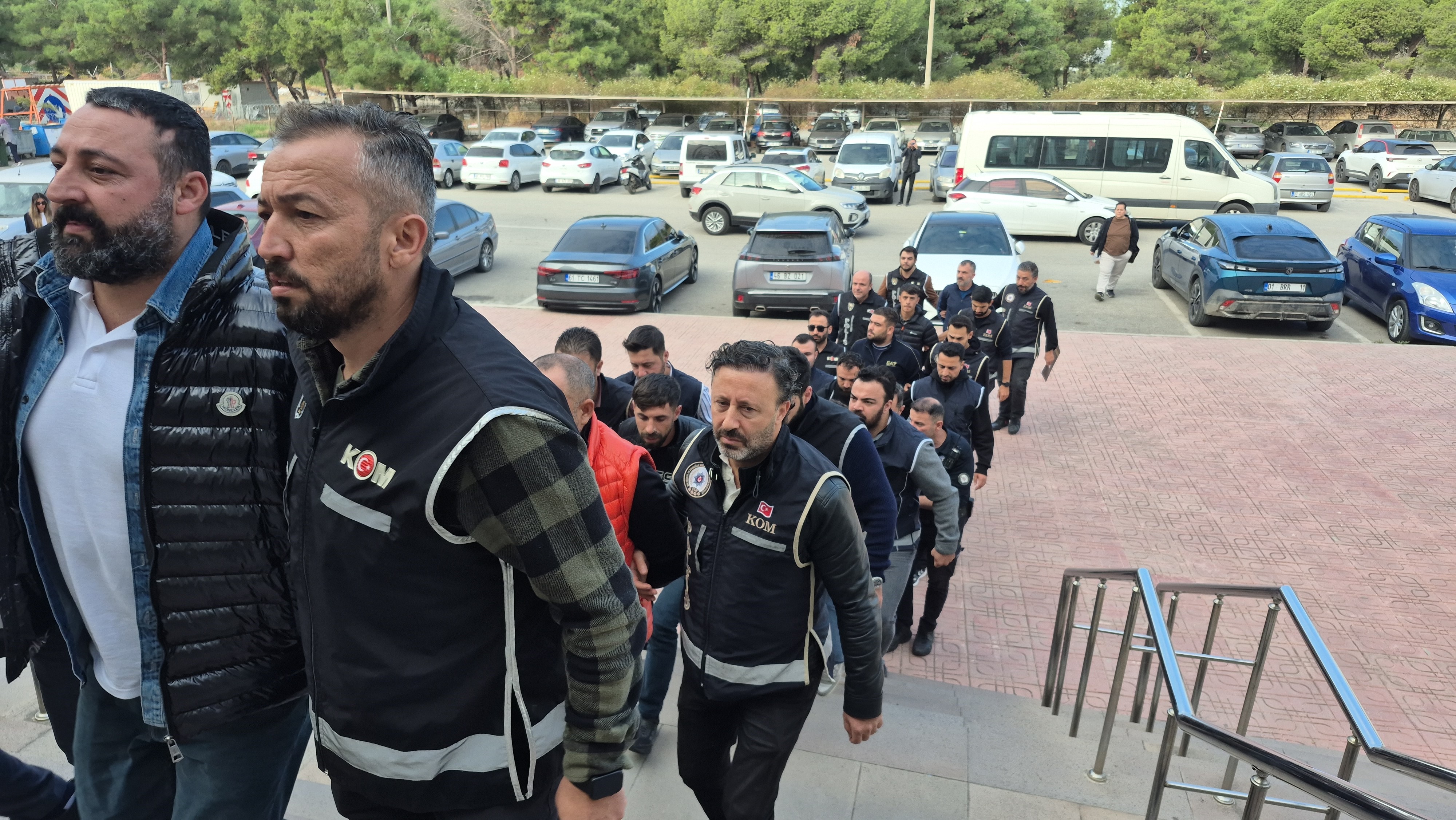 Suç Örgütü Operasyonunda 10 Gözaltı (4)