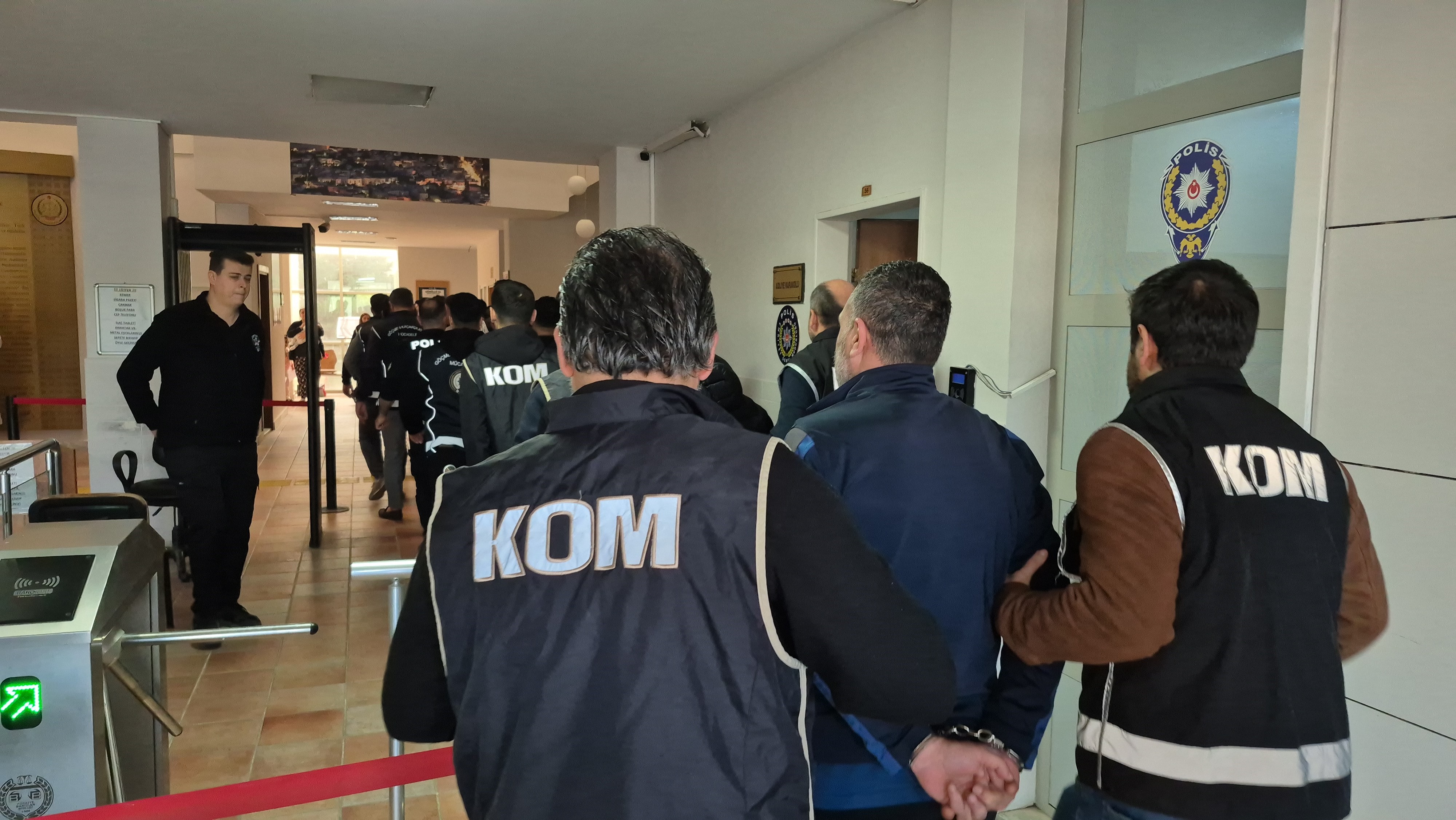 Suç Örgütü Operasyonunda 10 Gözaltı (6)