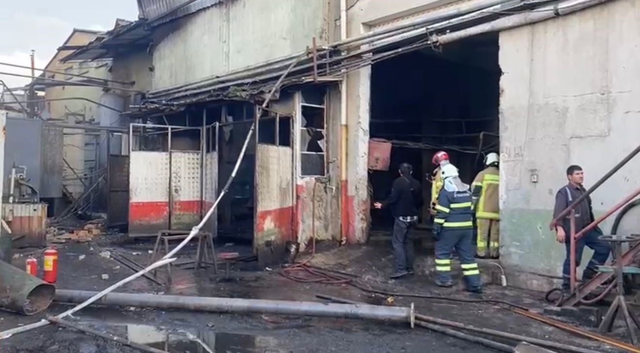 Yağ Fabrikasında Patlamada.. Çok Sayıda Yaralı Var (4)