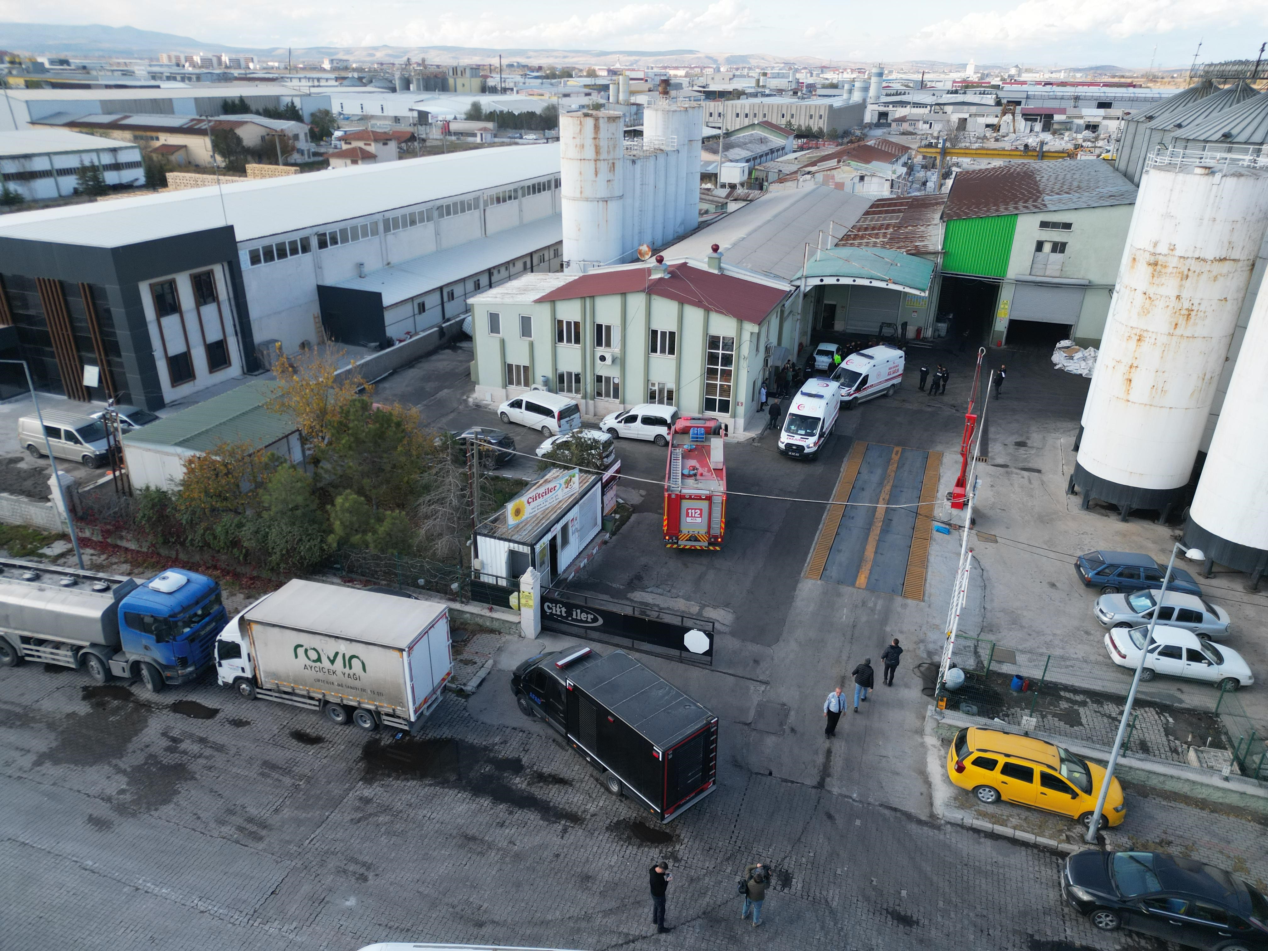 Yağ Fabrikasında Patlamada.. Çok Sayıda Yaralı Var (5)