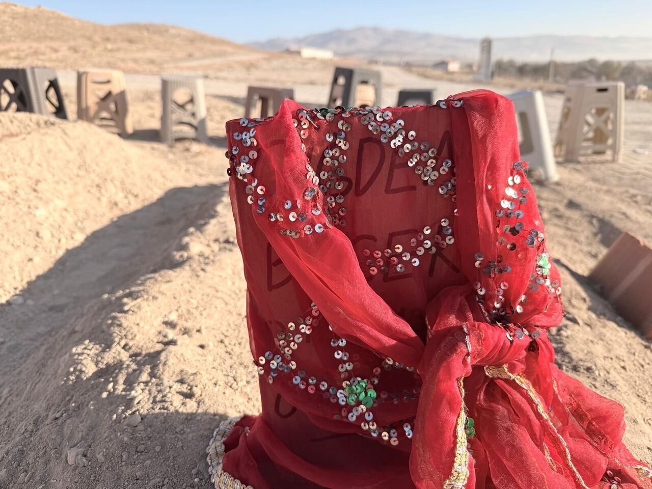 Zehirlenerek Ölen Anne Ve 2 Çocuğunun Yan Yana Defnedildiği Mezarlar Görenlerin Için Sızlattı (4)