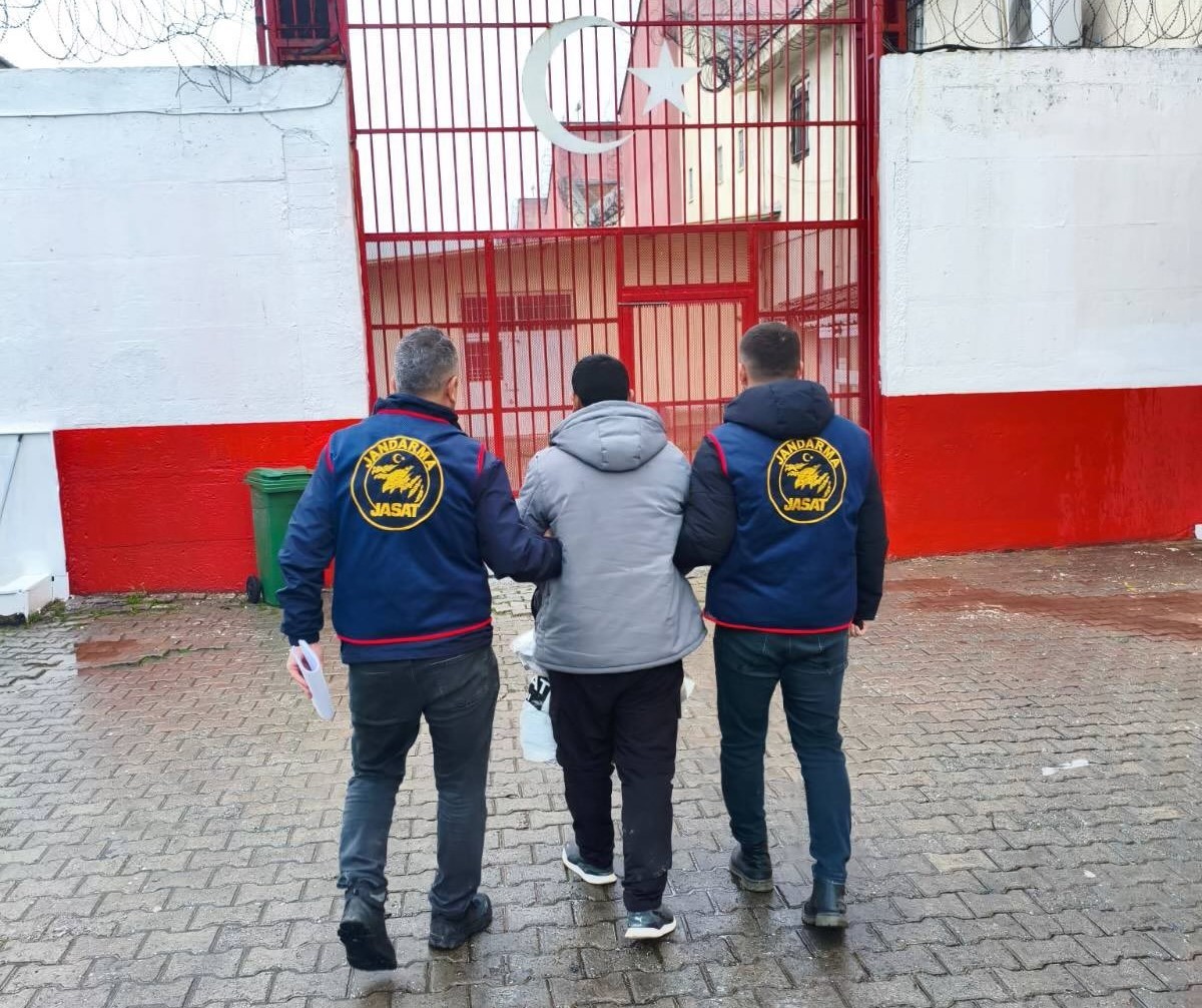 21 Yıl Hapisle Aranan Şahıs Aydın’da Yakalandı (2)