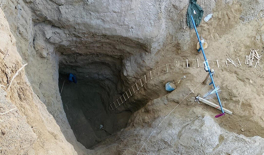 30 Metrelik Çukurun Içinde Basıldılar (1)