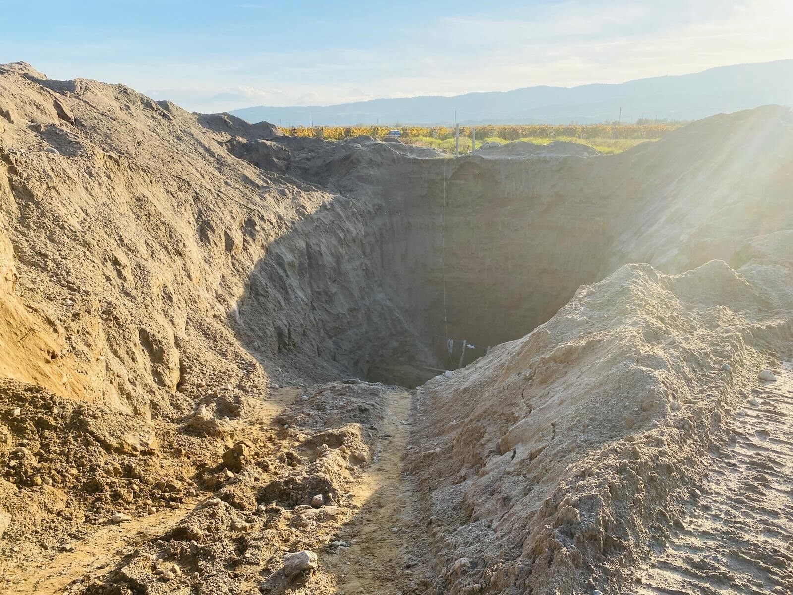 30 Metrelik Çukurun Içinde Basıldılar (2)