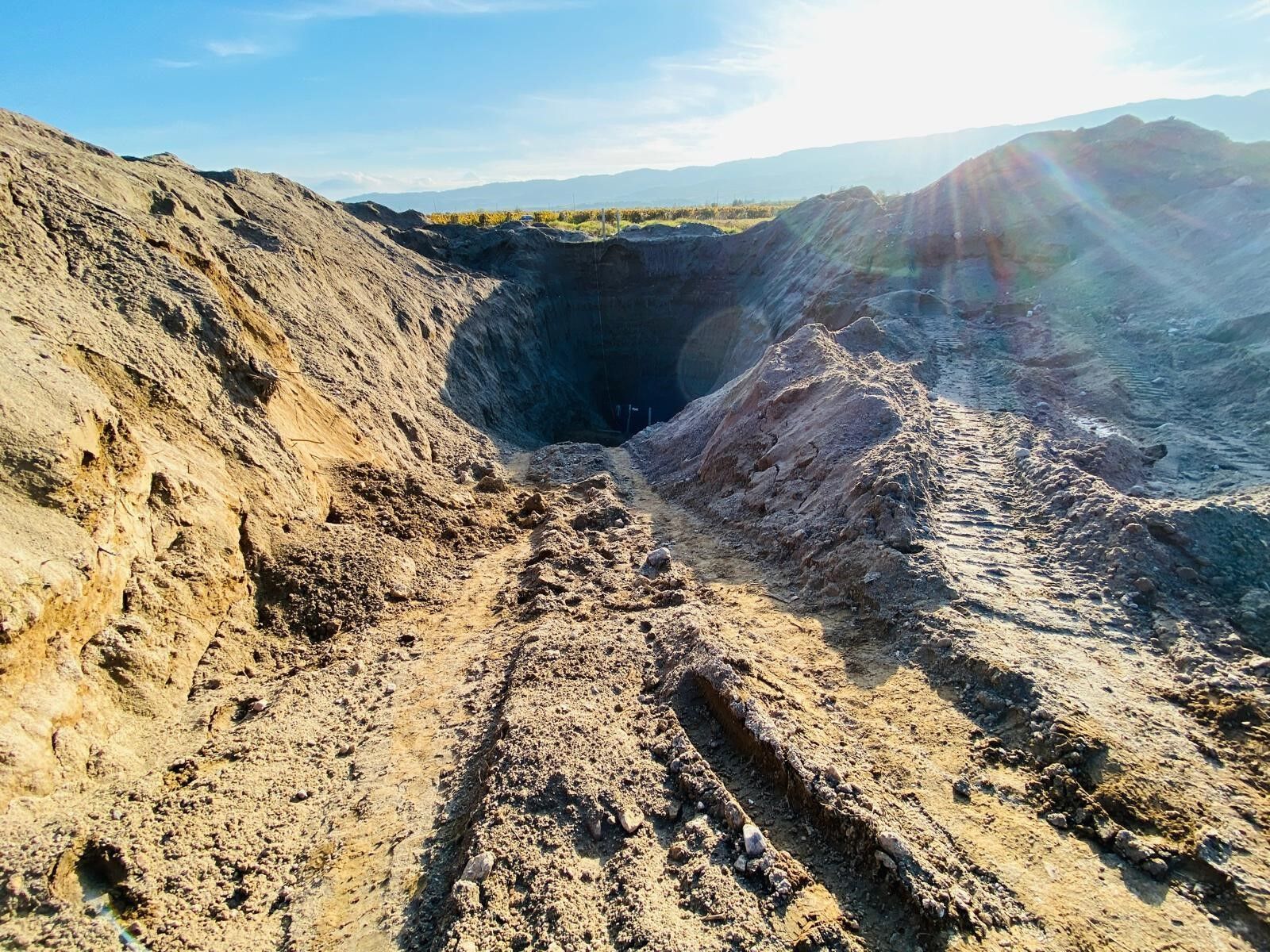 30 Metrelik Çukurun Içinde Basıldılar (5)
