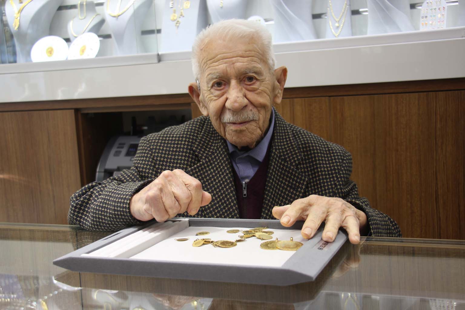 90 Yaşındaki Aydınlı Kuyumcudan Altın Tavsiye (2)