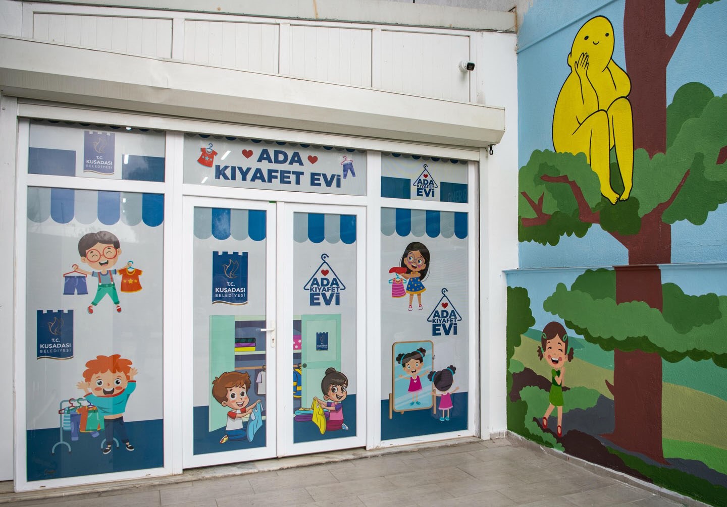 Ada Kıyafet Evi Kuşadası'nda Dayanışmanın Örneği Oluyor (5)