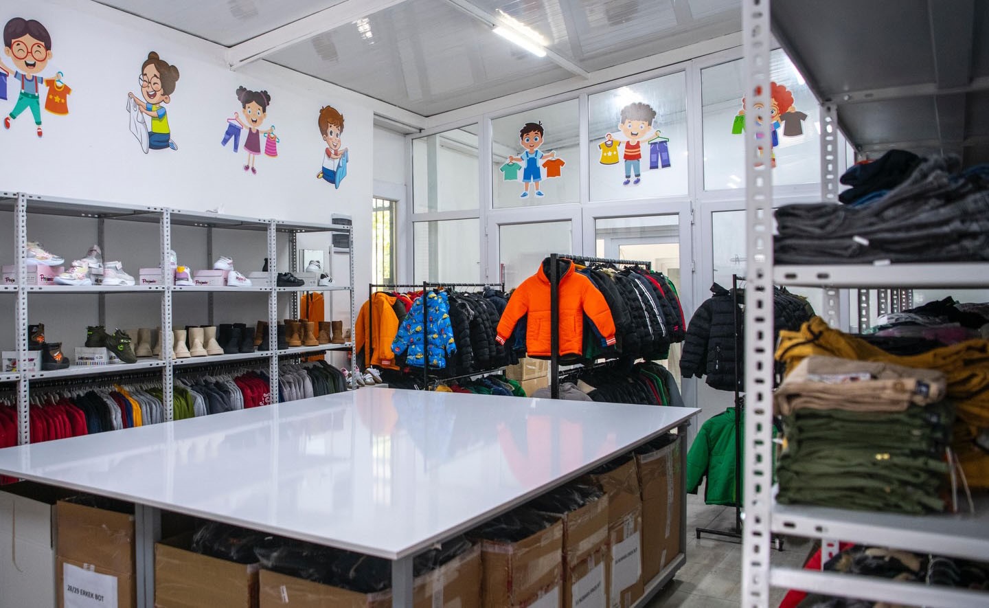 Ada Kıyafet Evi Kuşadası'nda Dayanışmanın Örneği Oluyor (6)