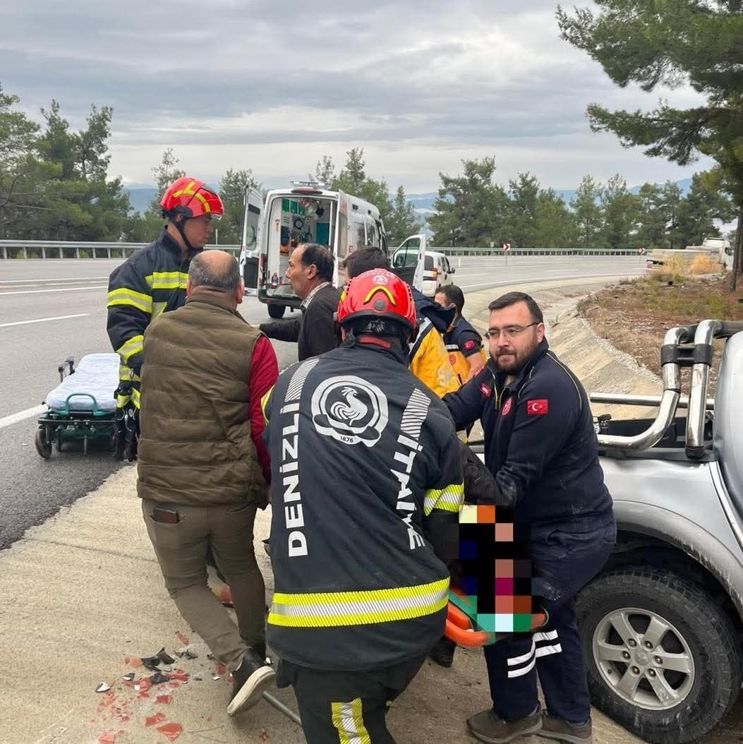Ağaca Çarpan Otomobilde Hayatını Kaybetti (3)