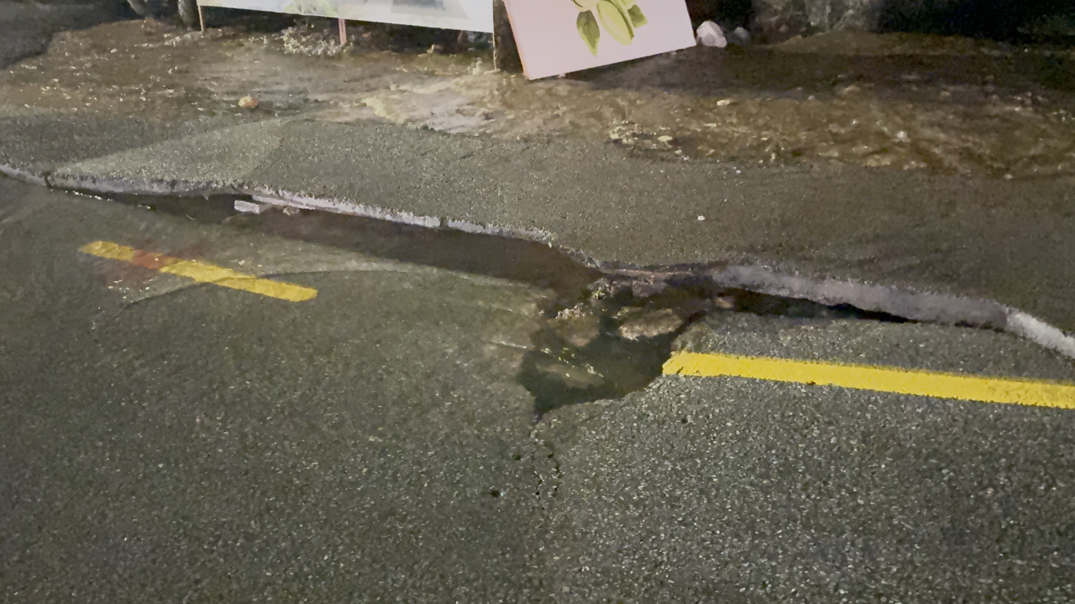 Ana Su Hattı Patladı, Yol Çöktü (3)