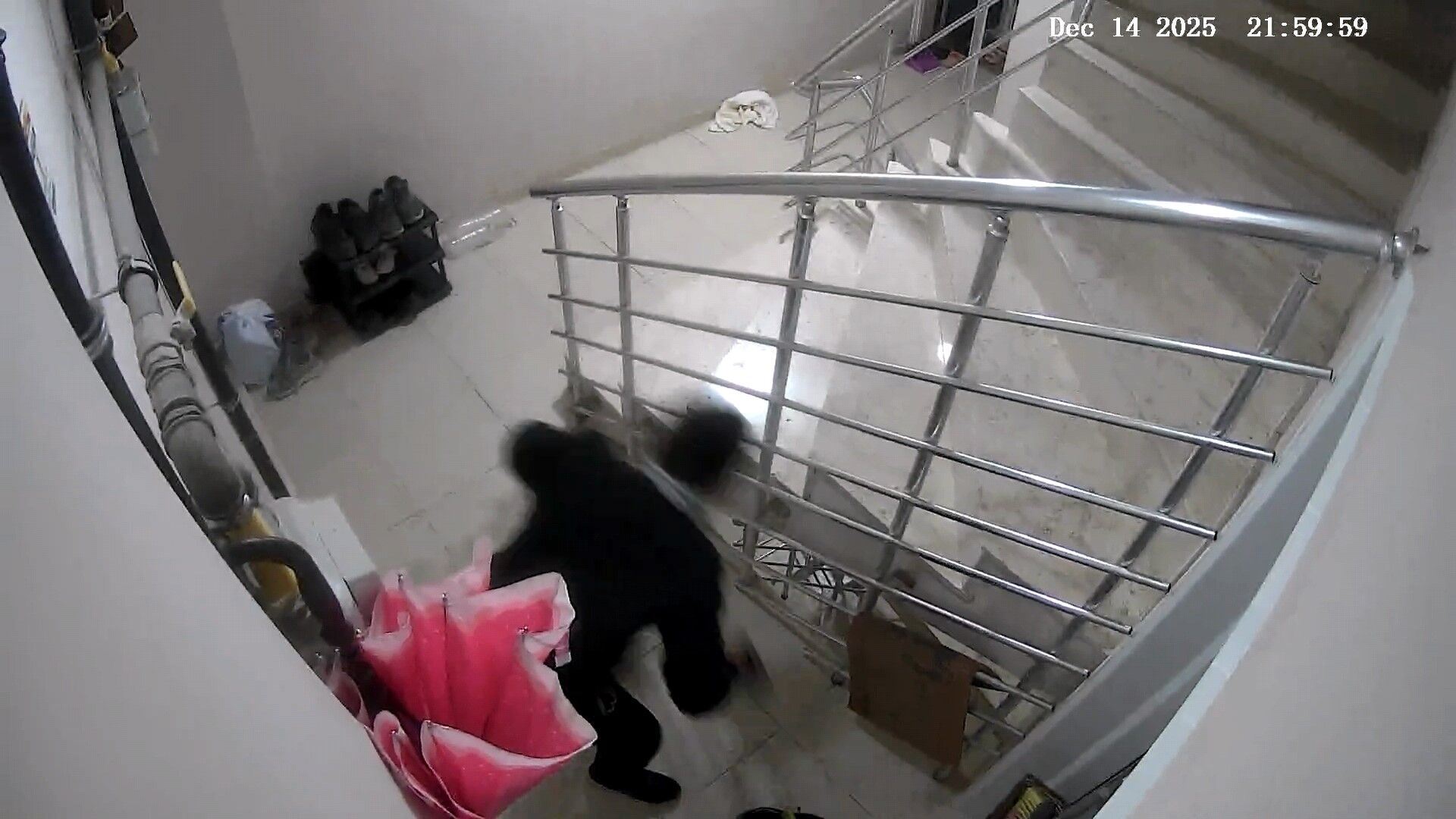 Apartman Faresi Kameraya Yakalandı (3)