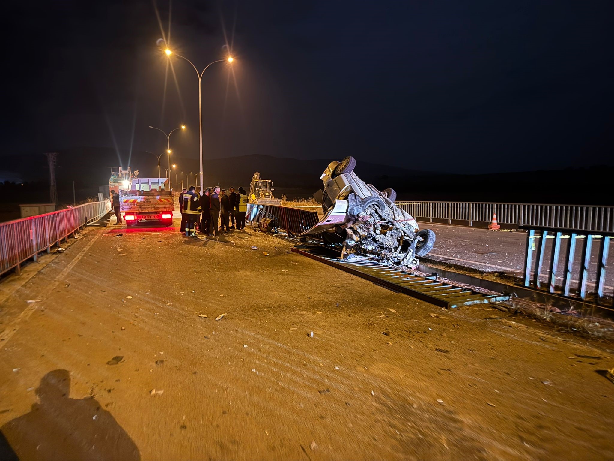 Araç Hurdaya Döndü, Ölü Ve Yaralılar Var (5)
