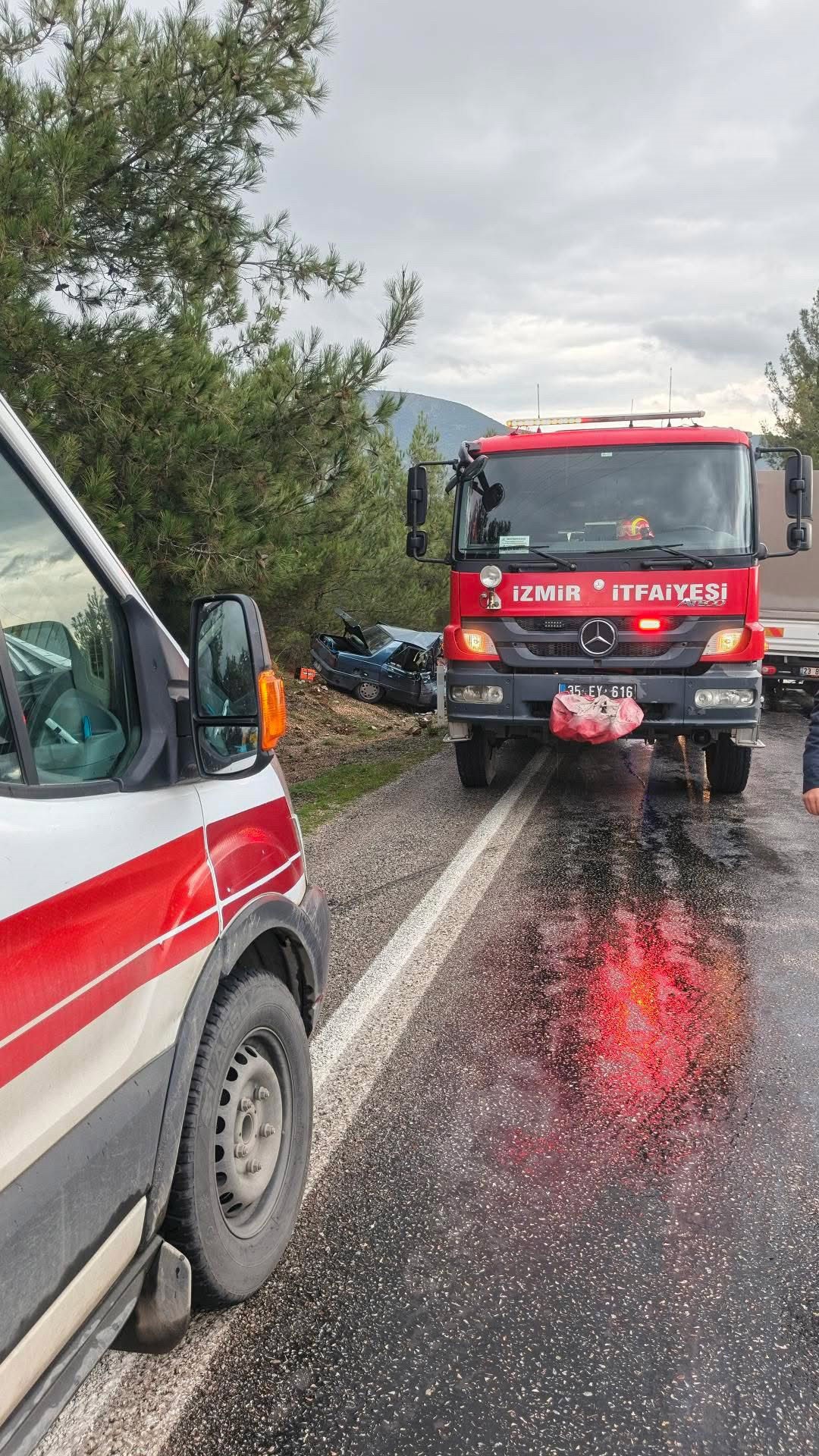 Aydın Plakalı Otomobil Kazaya Karıştı.. 2 Ölü 2 Yaralı (3)
