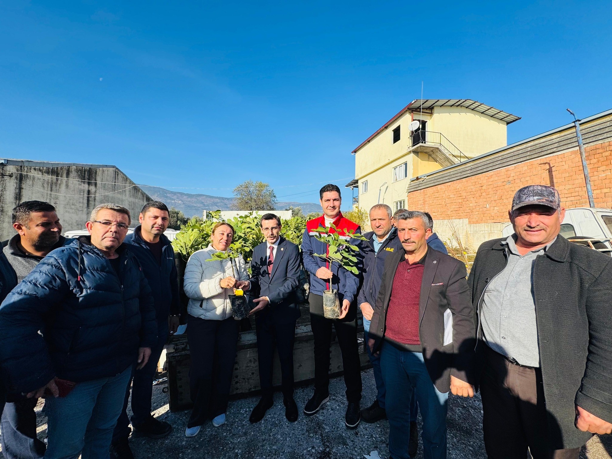 Aydın’da Binlerce Fidan Dağıtıldı (4)