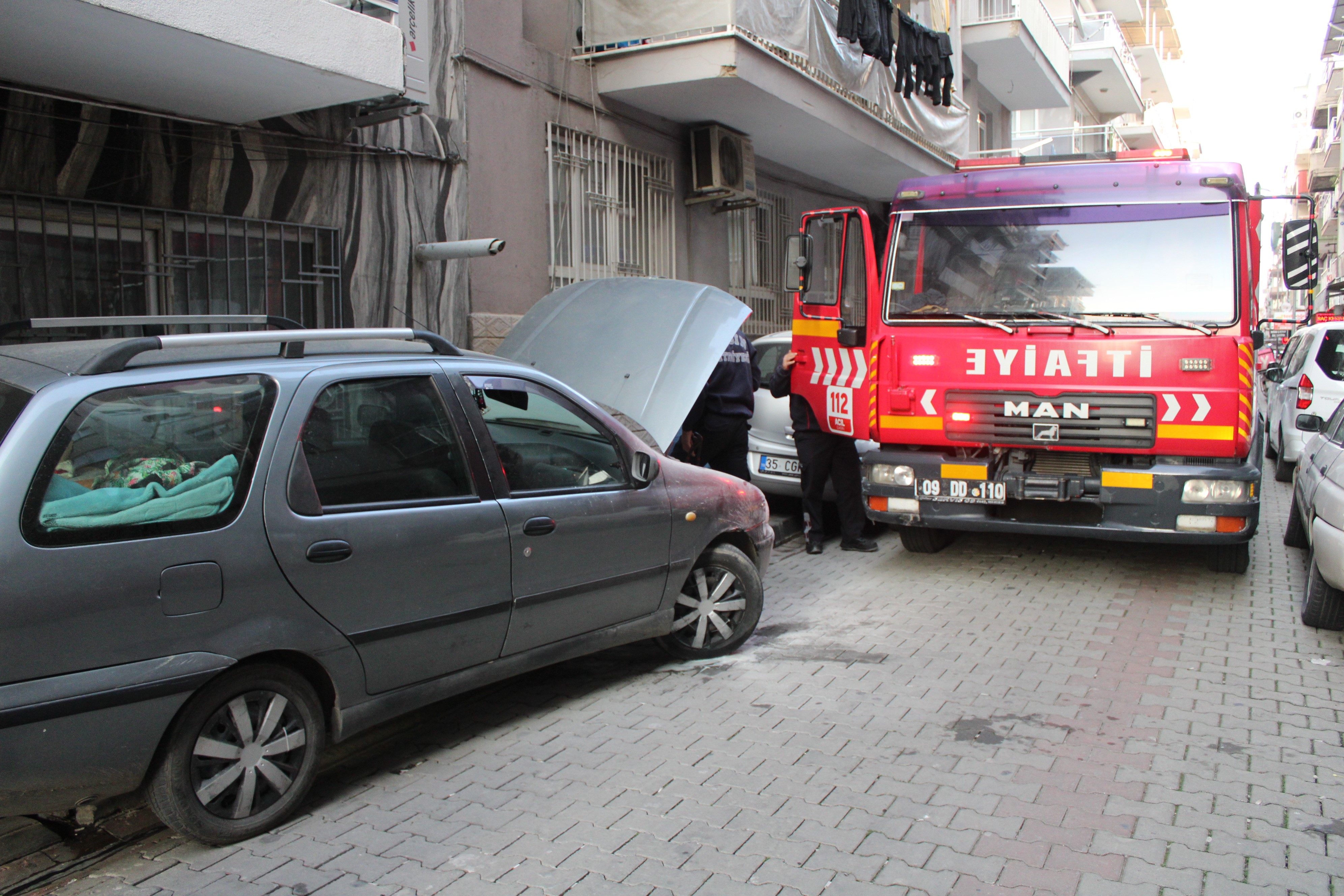 Aydın’da Duyarlı Esnafın Müdahalesiyle Araç Yanmaktan Kurtuldu (2)