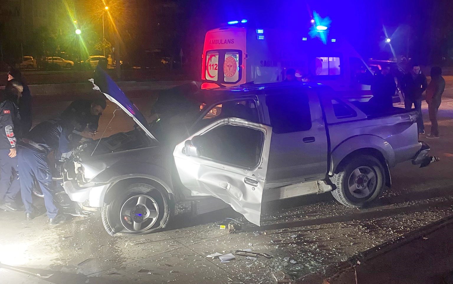 Aydın’da Feci Kaza, Sürücüler Hastanelik Oldu (4)